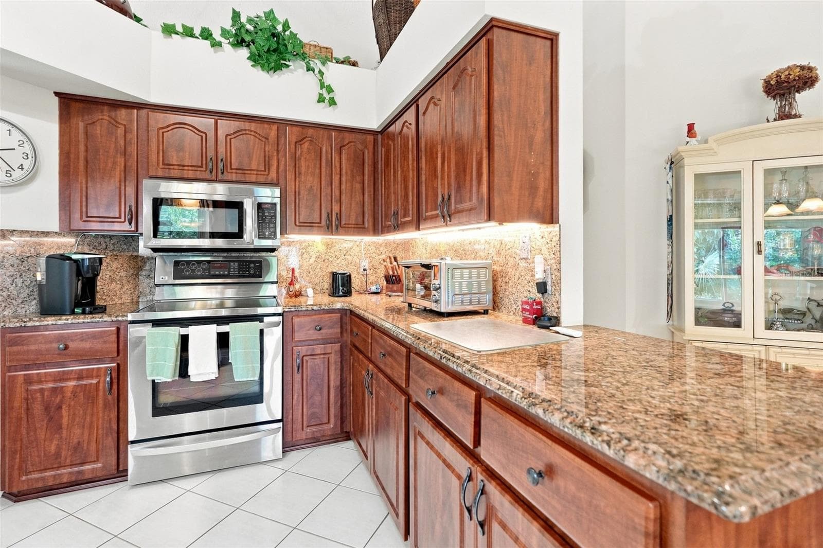 Garage Condo at 9239 TURNBERRY CT, NEW PORT RICHEY, photo 10 of 41