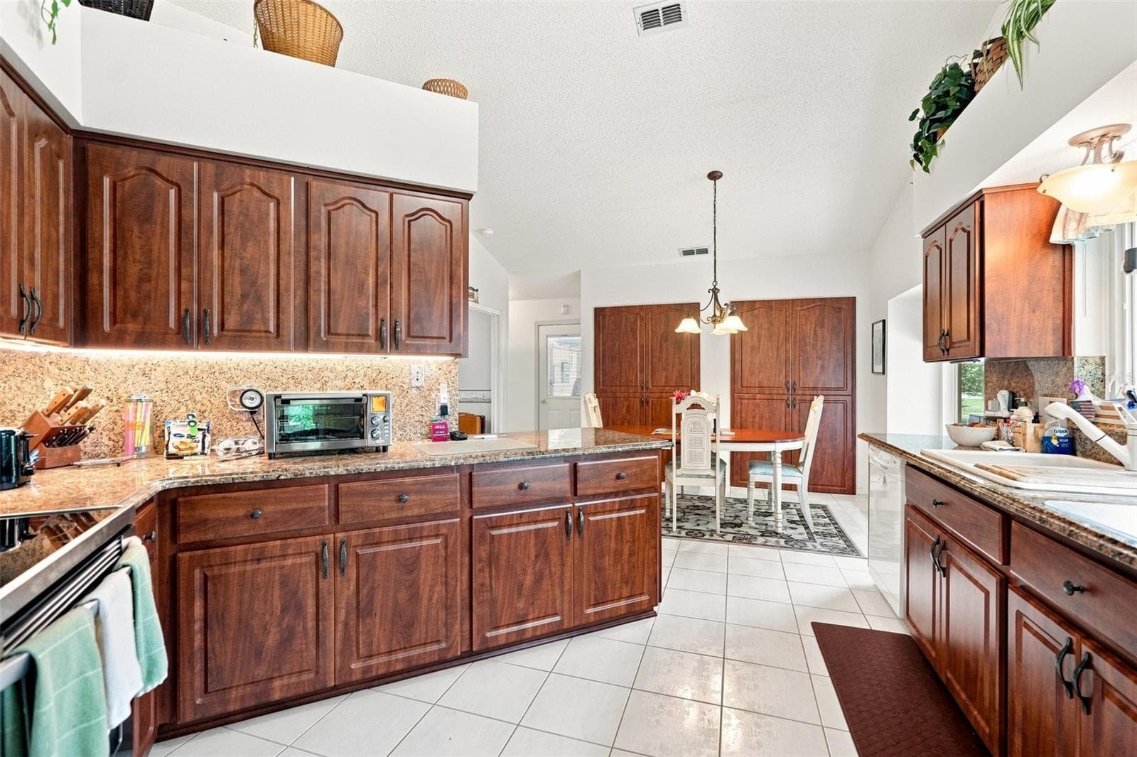 Garage Condo at 9239 TURNBERRY CT, NEW PORT RICHEY, photo 11 of 41