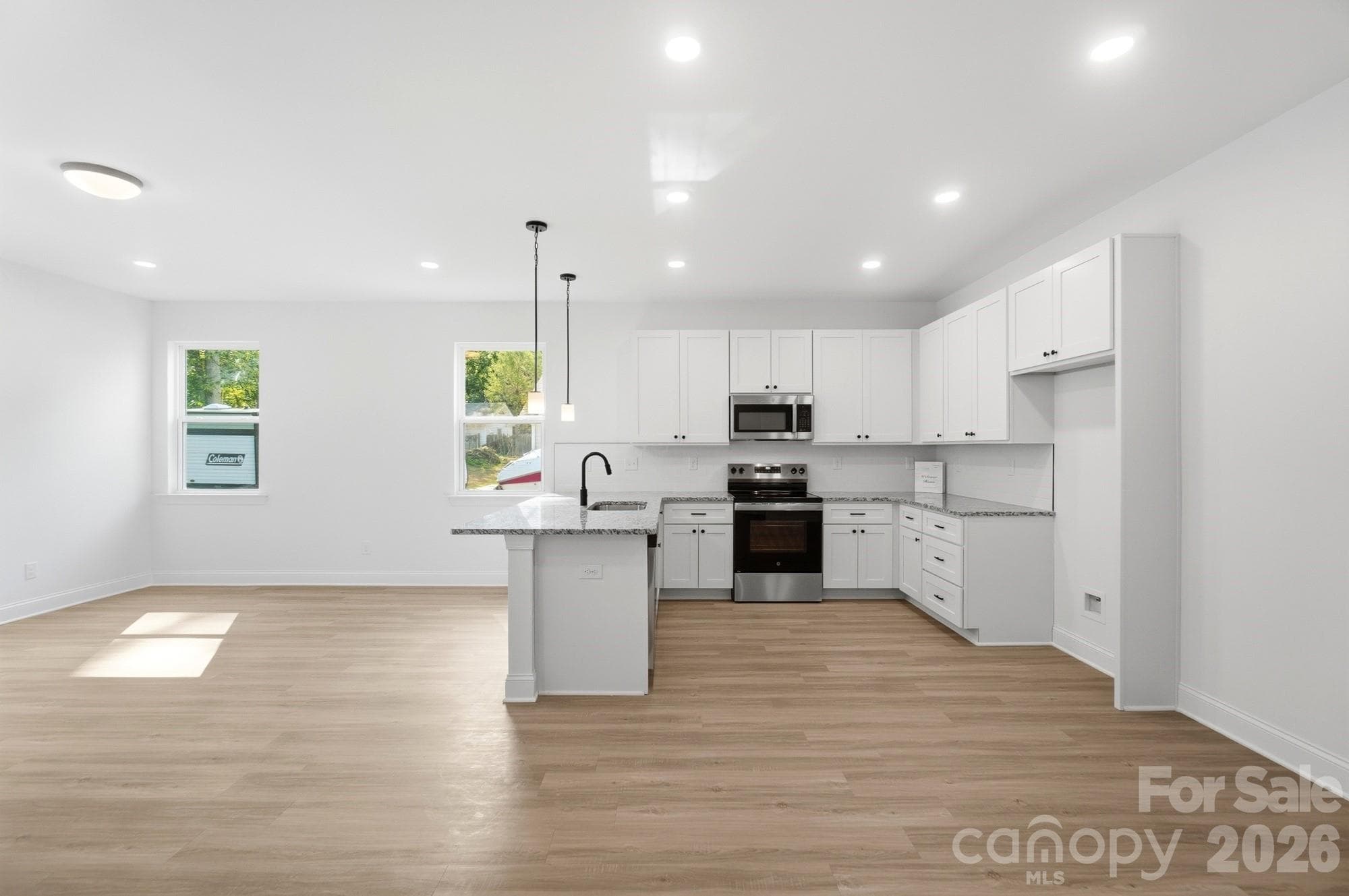 Single Family Residence at 13911 Stillwood Place, Matthews, photo 9 of 24