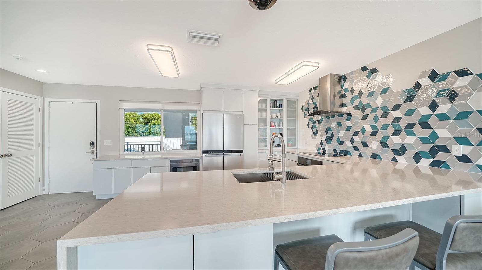 Condominium at 400 GOLDEN GATE PT #22, SARASOTA, photo 8 of 39