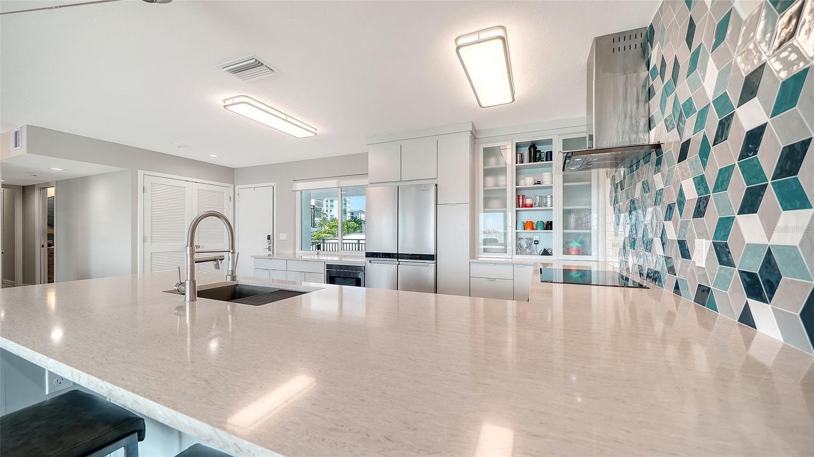Condominium at 400 GOLDEN GATE PT #22, SARASOTA, photo 9 of 39