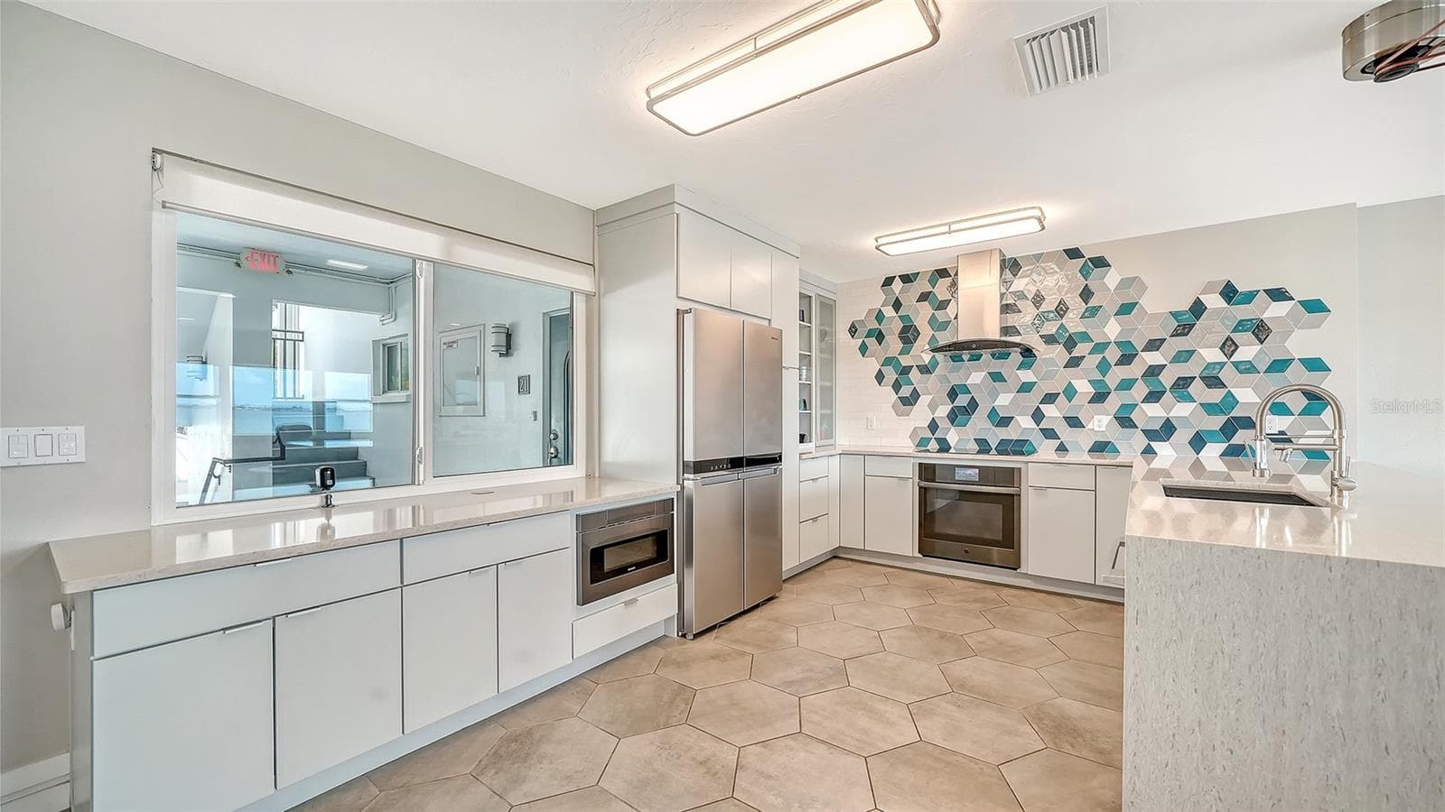 Condominium at 400 GOLDEN GATE PT #22, SARASOTA, photo 10 of 39