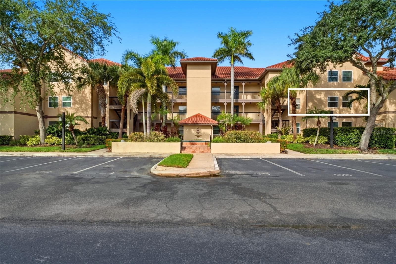2400 FEATHER SOUND DR #427