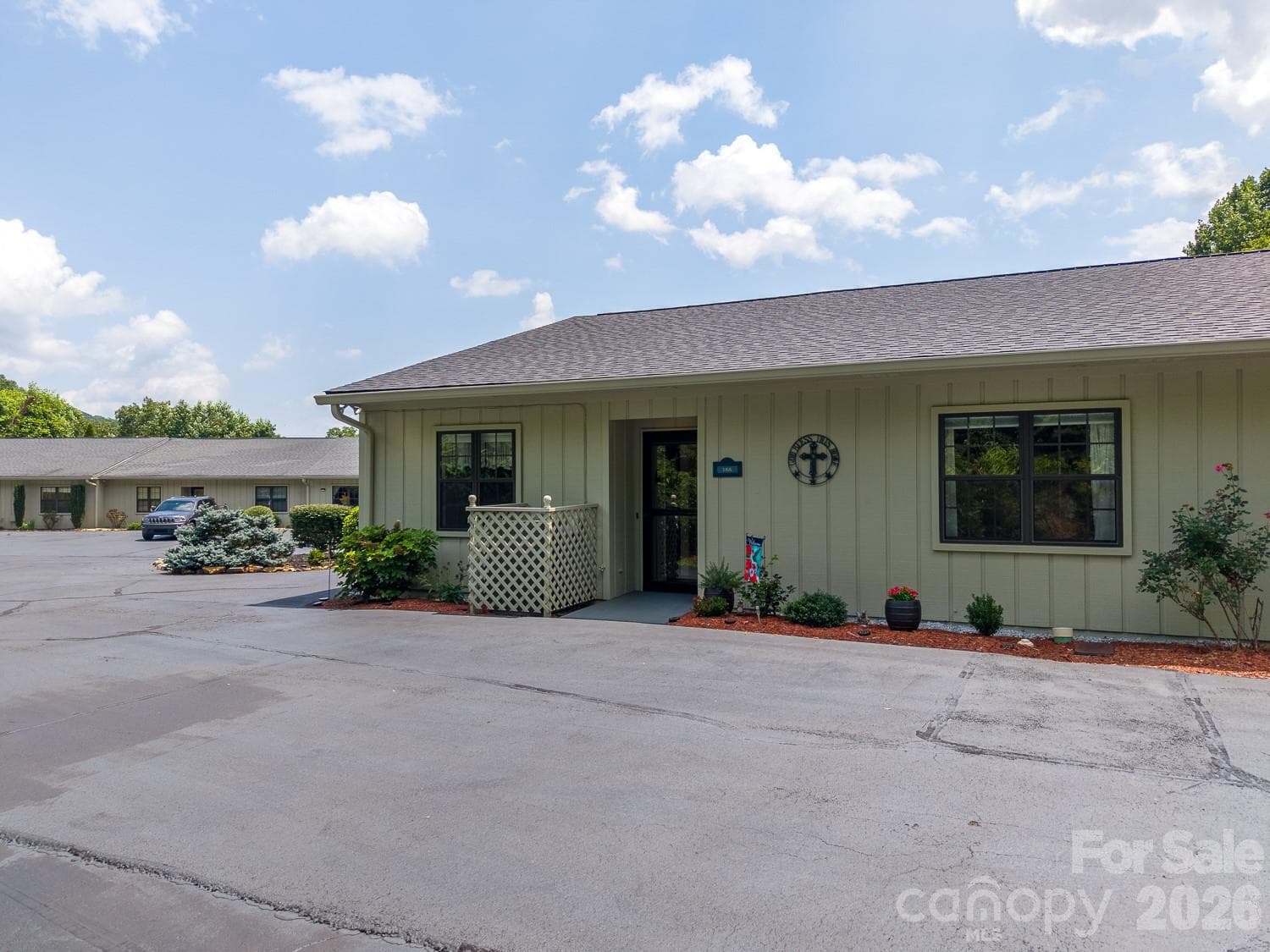 Townhouse at 16A Willow View Drive, Franklin, photo 2 of 24