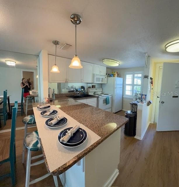 Light bright open floorplan. Kitchen has plantation shutters. Abundance of natural light - 3444 TROPHY BLVD, NEW PORT RICHEY