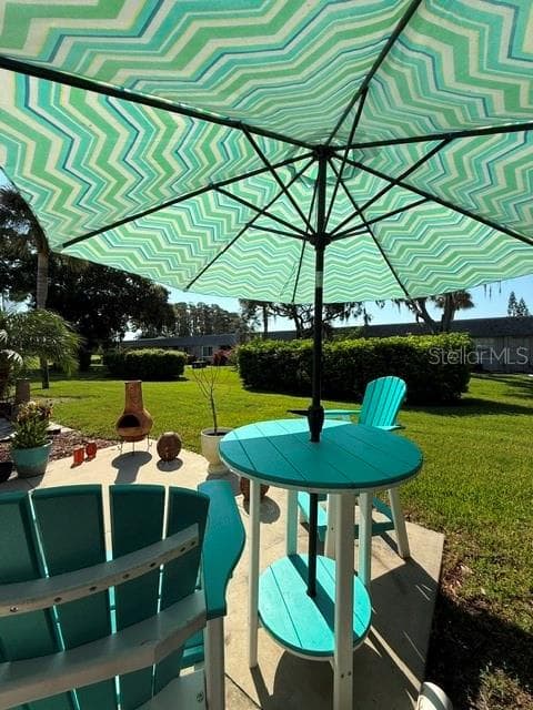 Outdoor seating from your back patio. Furnishings included. WHAT AN AMAZING VIEW OF THE GREENS ! WoW ! - 3444 TROPHY BLVD, NEW PORT RICHEY