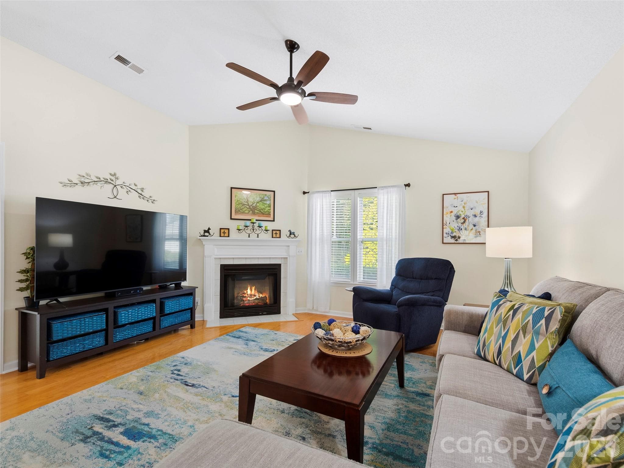 Inviting Spacious Living Room - 196 Snowy Egret Way, Hendersonville