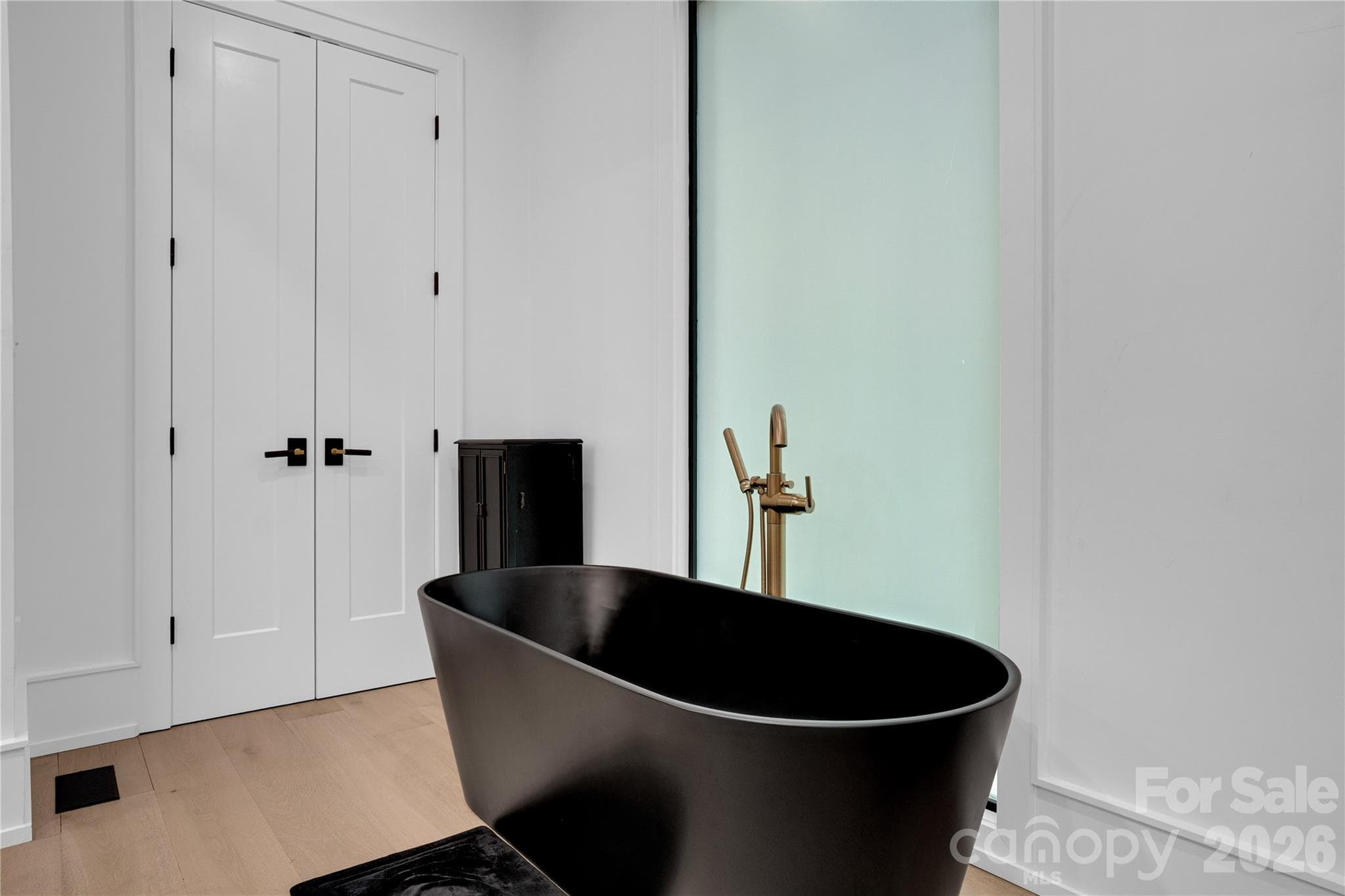 Stand Alone Soaking Tub - 1000 Steeple Ridge Road, Irmo