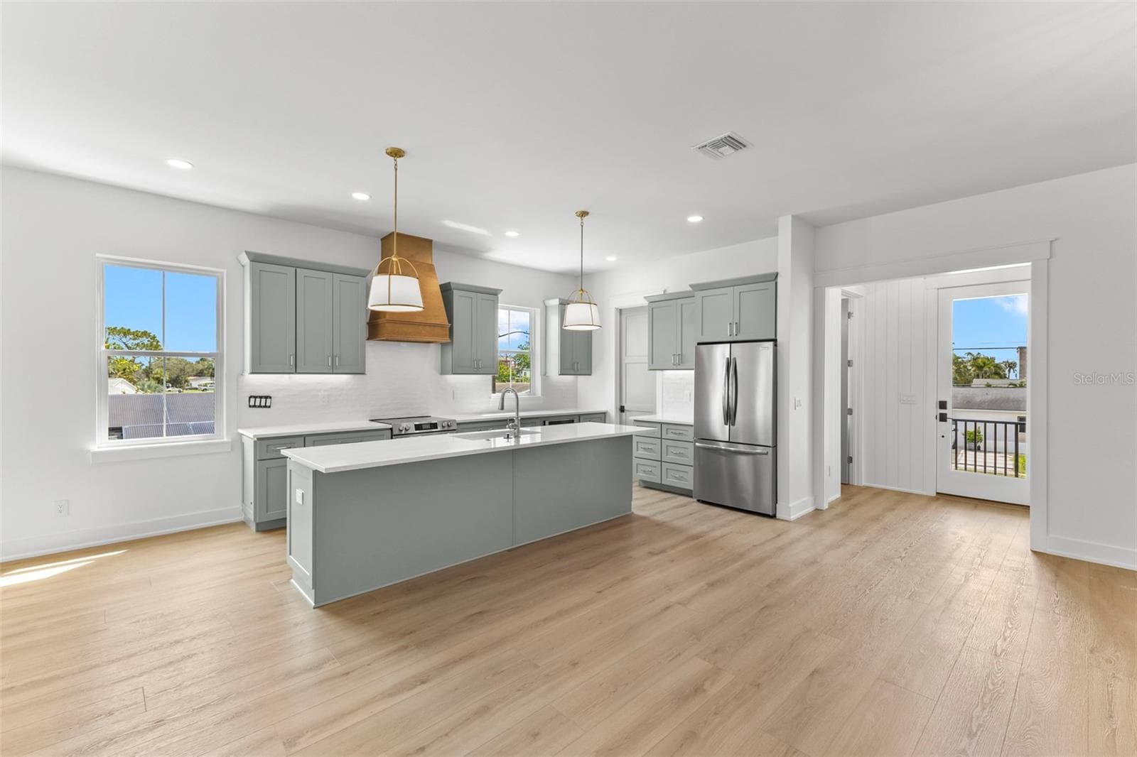 Single Family Residence at 3534 OVERLOOK DR NE, ST PETERSBURG, photo 18 of 46