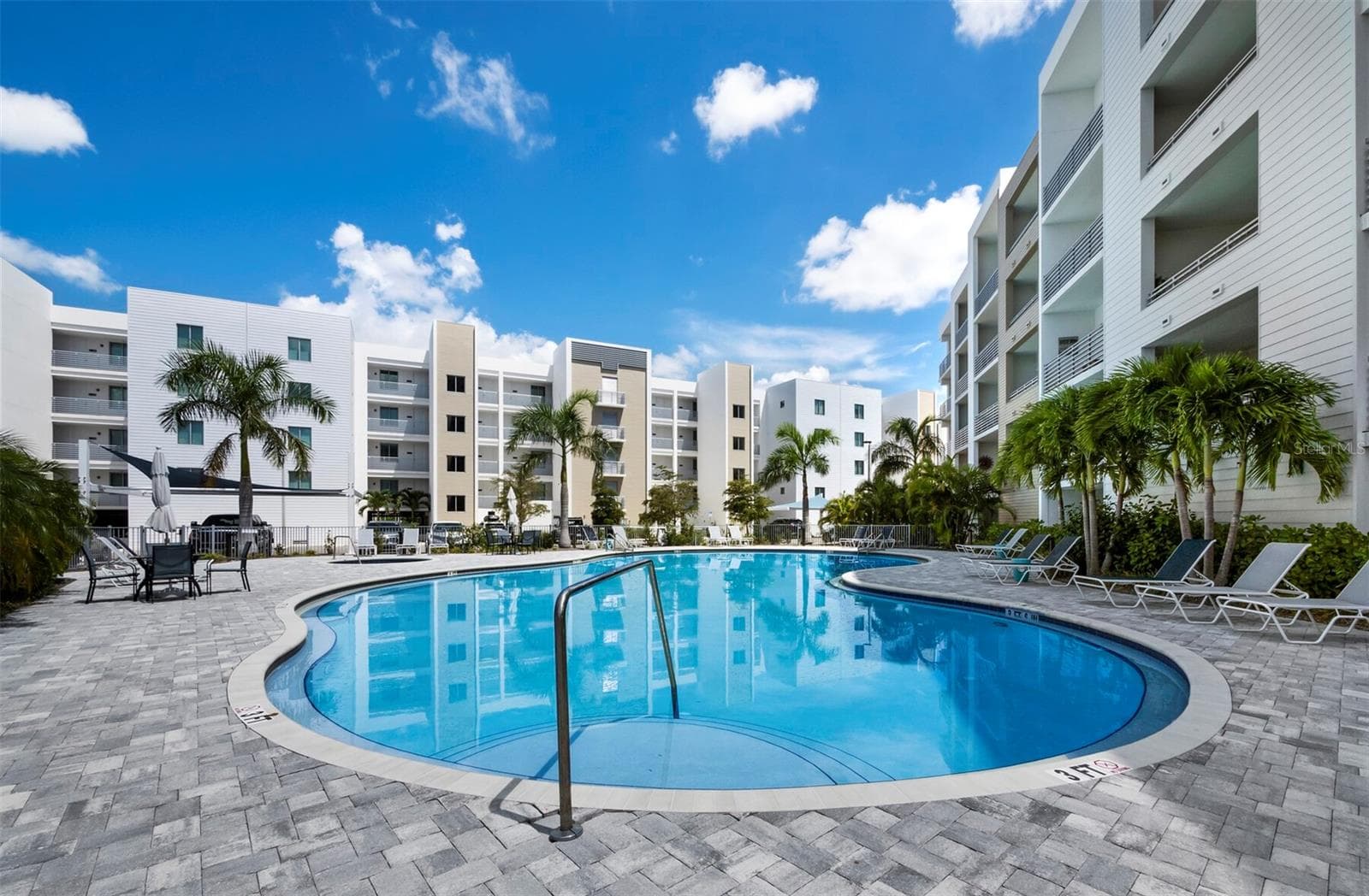 Heated spa - 1709 N TAMIAMI TRL #418, SARASOTA