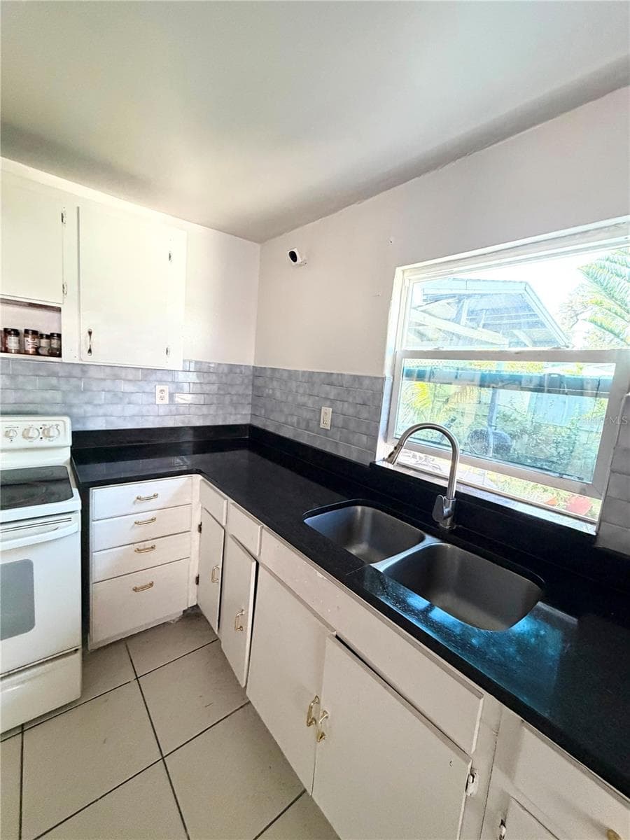 Single Family Residence at 8904 N 20TH ST, TAMPA, photo 5 of 40