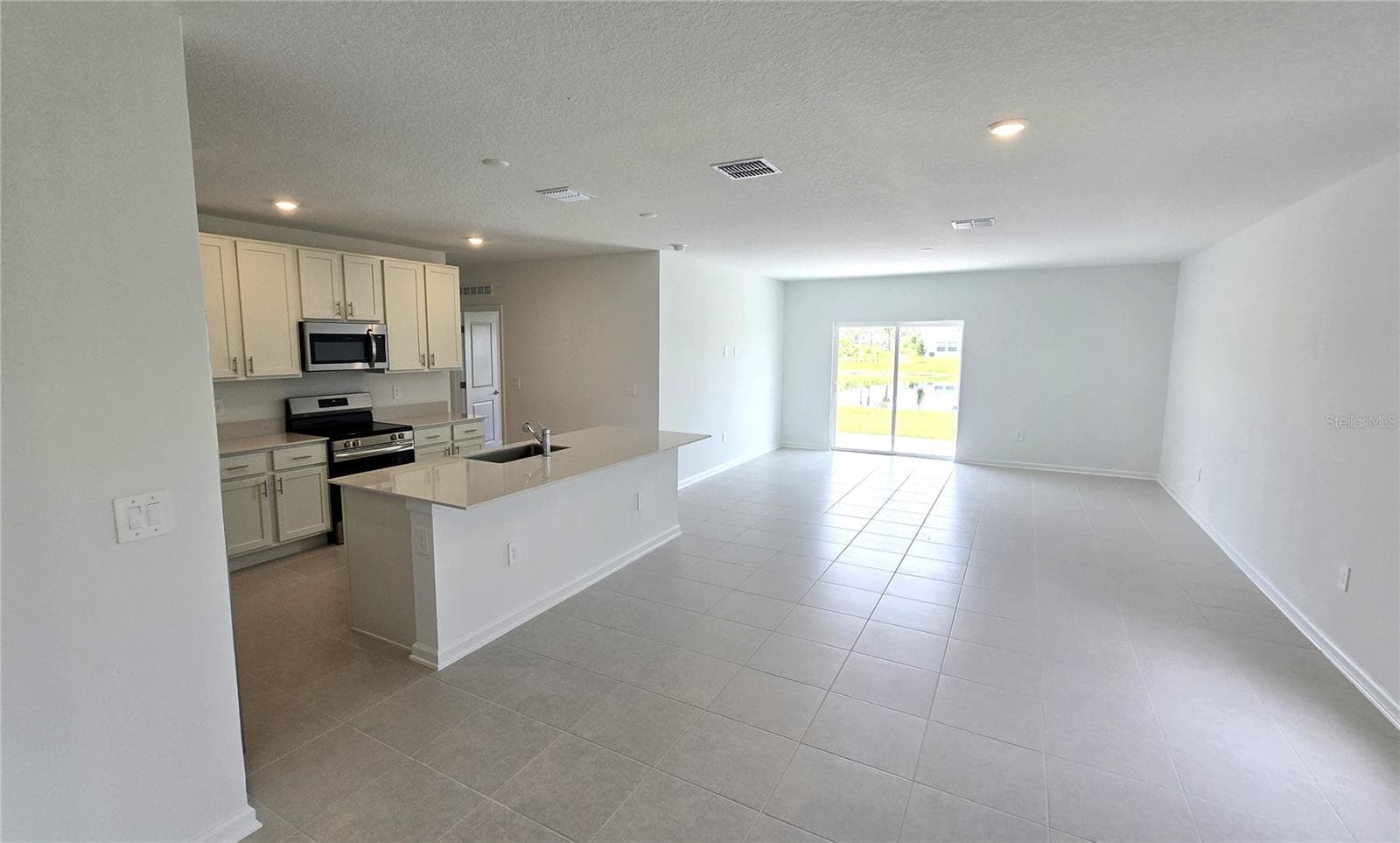 Single Family Residence at 5618 GINGHAM DR, KISSIMMEE, photo 5 of 43