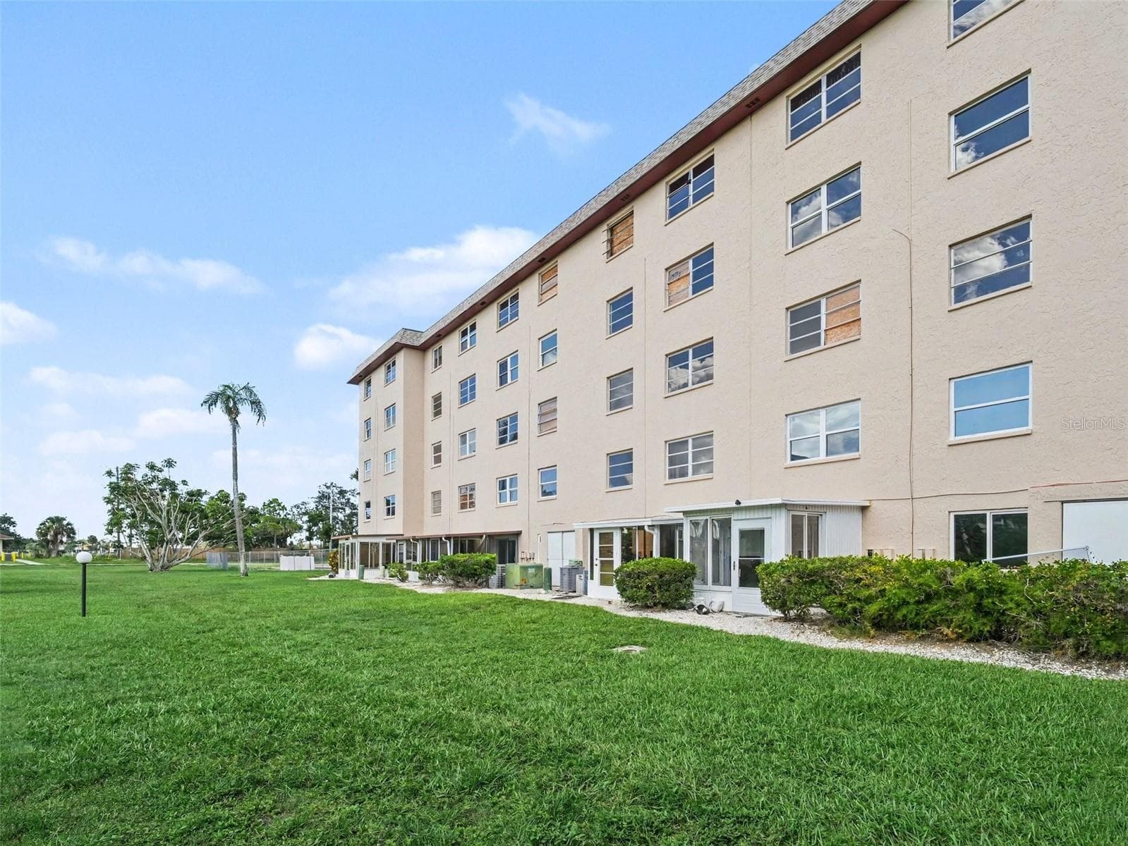 Condominium at 4023 LAKE BAYSHORE DR #112, BRADENTON, photo 36 of 41