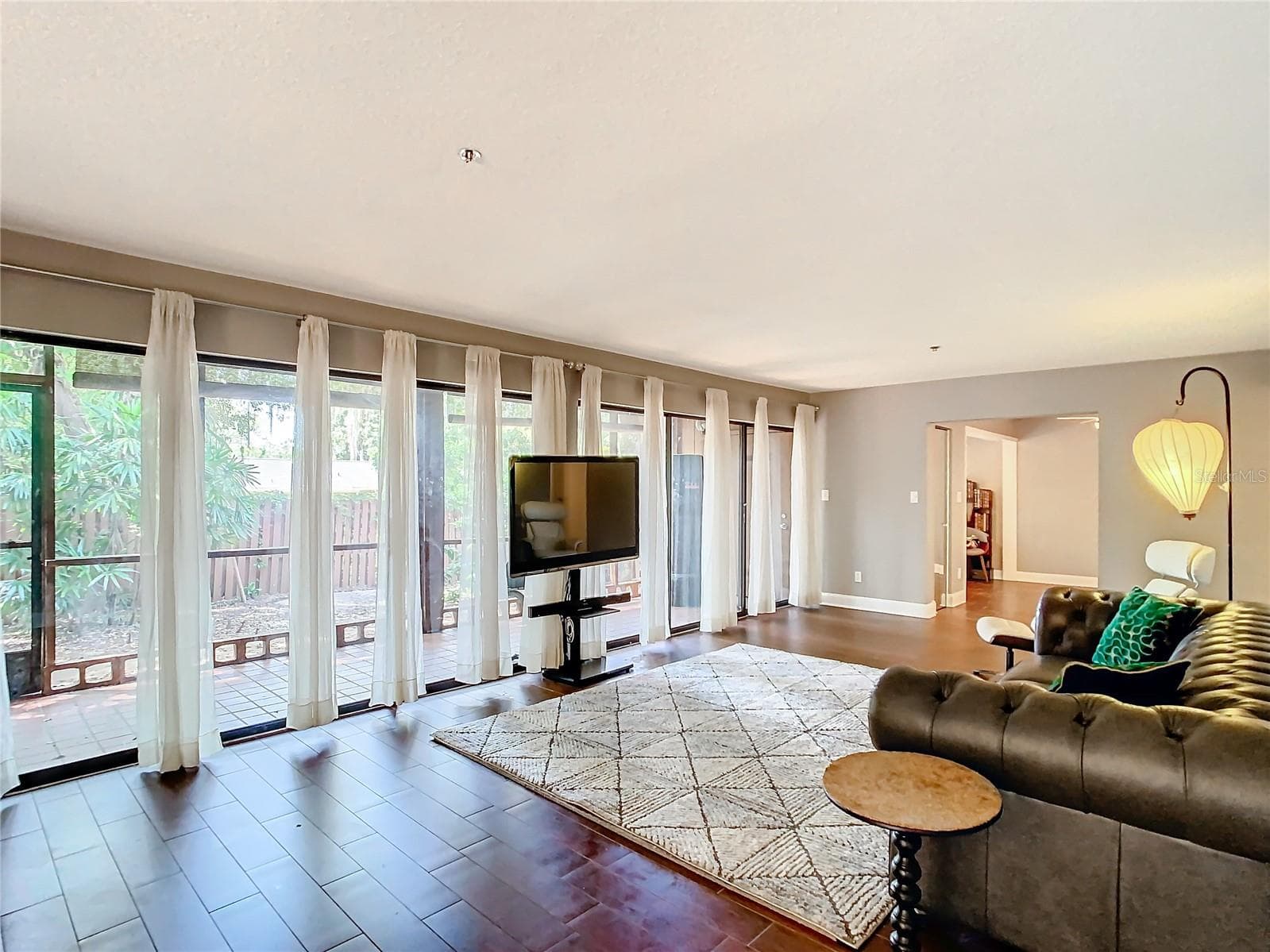 Beautiful screened in porch - 976 E MICHIGAN ST #A, ORLANDO