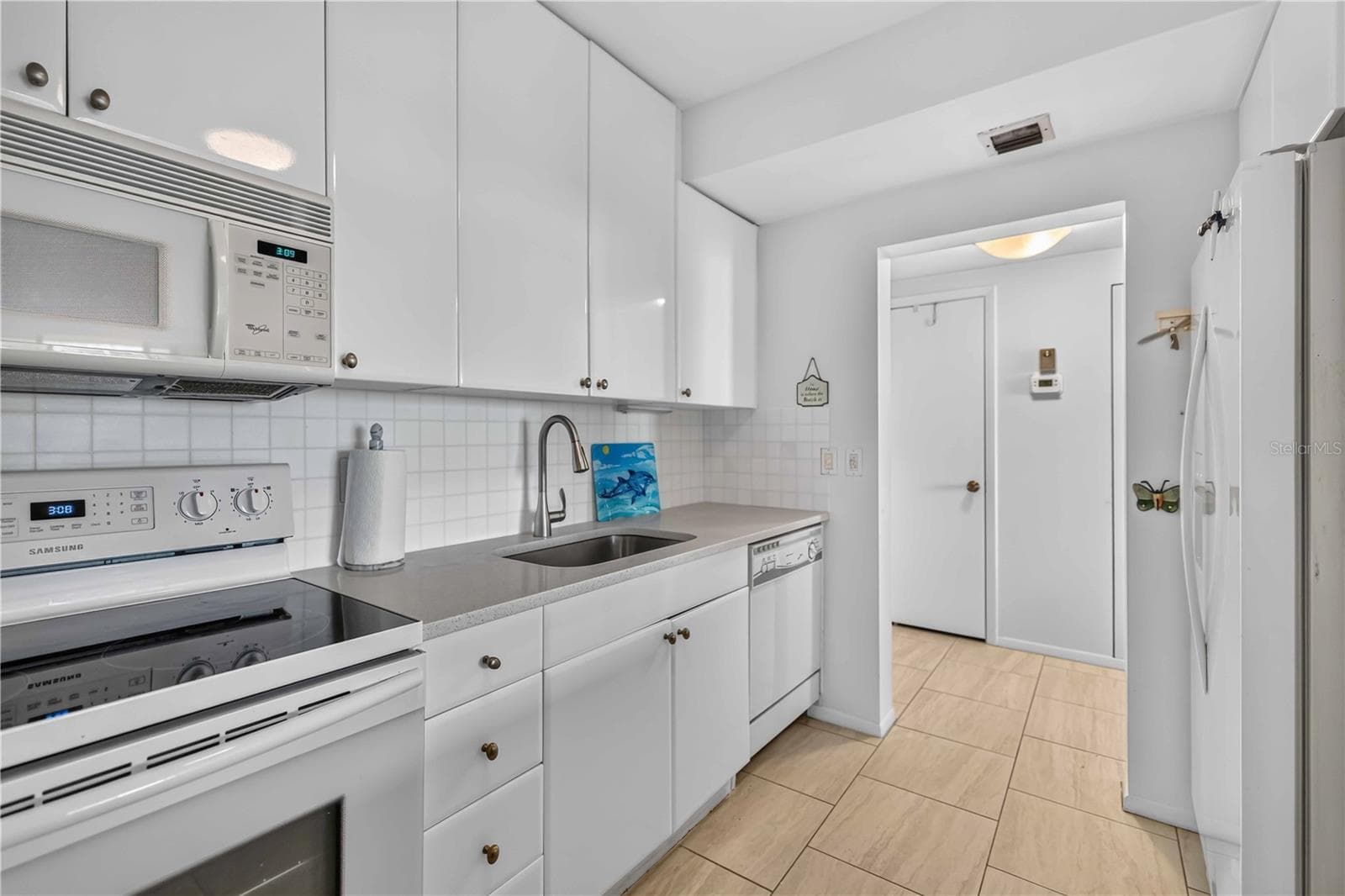 Condominium at 1212 BEN FRANKLIN DR #1205, SARASOTA, photo 16 of 61