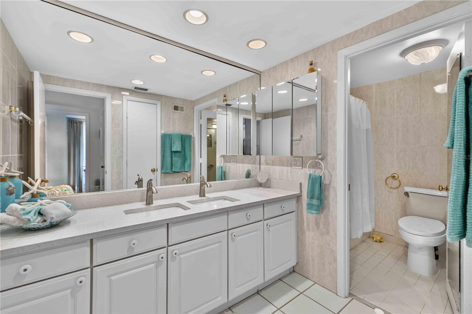 Condominium at 1212 BEN FRANKLIN DR #1205, SARASOTA, photo 22 of 61