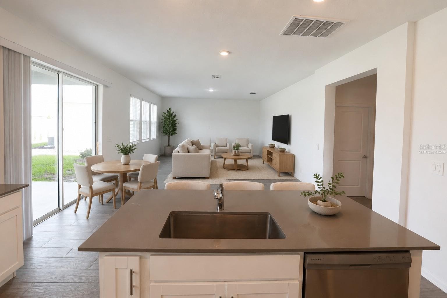 virtually staged - 2587 RUNNERS CIR, CLERMONT