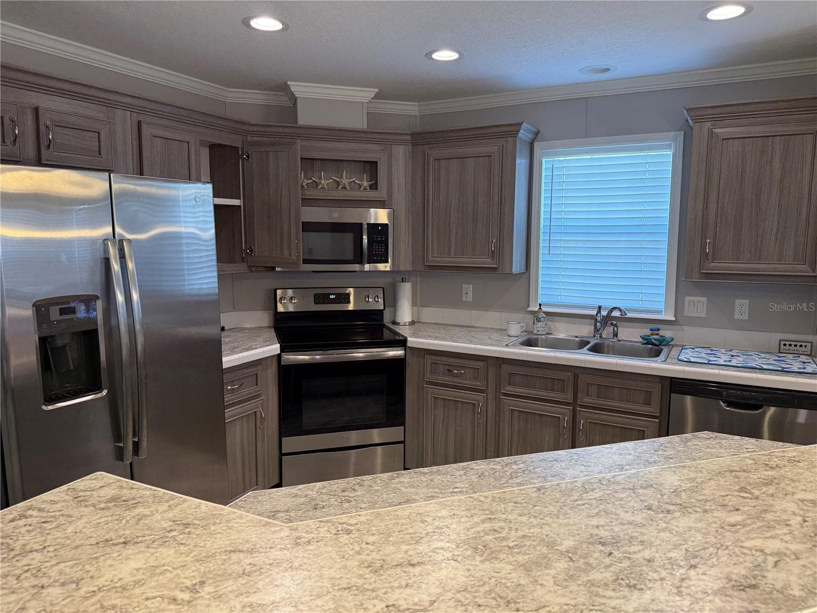 Manufactured Home at 152 RED BASS LN, EDGEWATER, photo 7 of 27