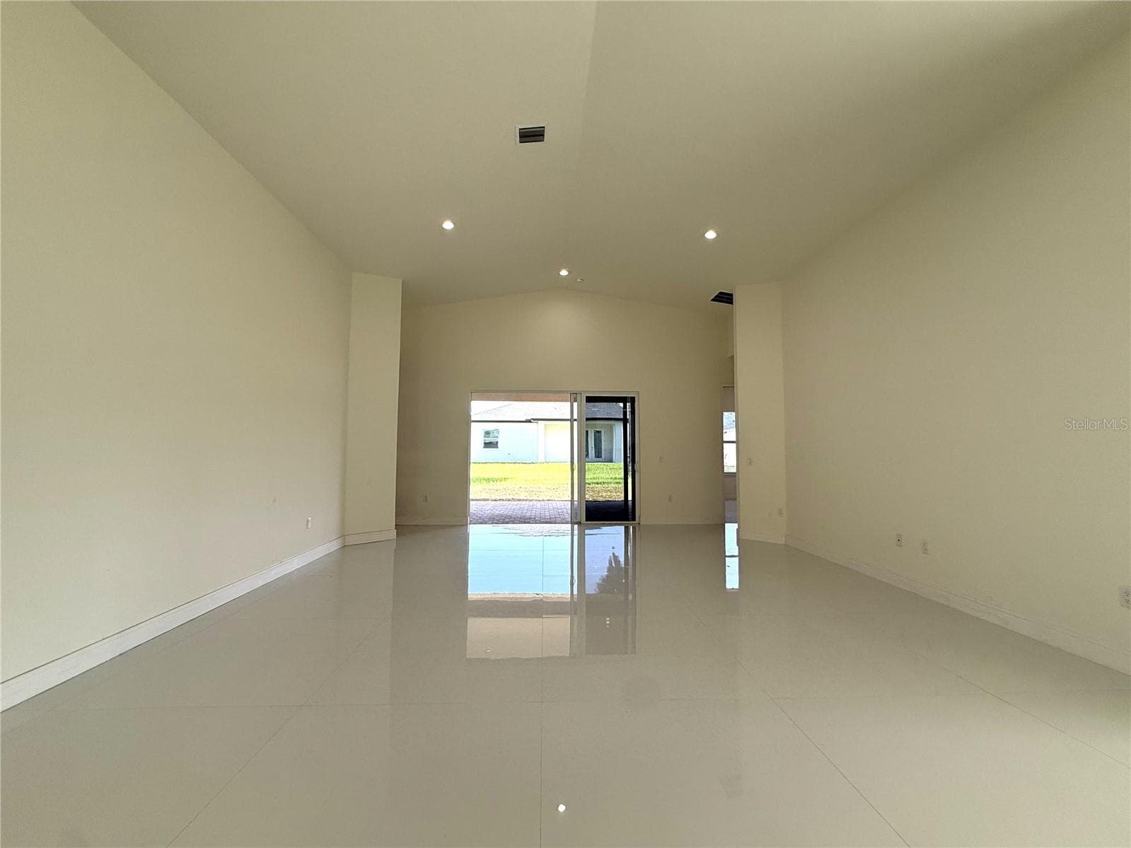 LIVING ROOM - 16443 HILLSBOROUGH BLVD, PORT CHARLOTTE