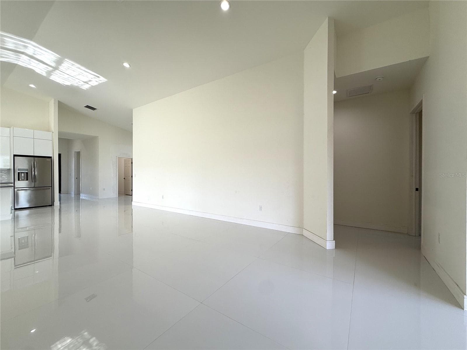 LIVING ROOM - 16443 HILLSBOROUGH BLVD, PORT CHARLOTTE