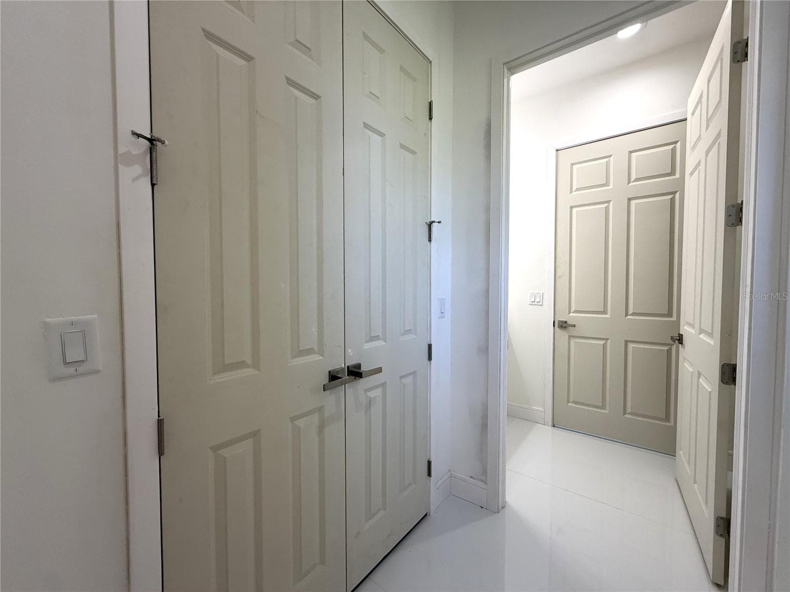 JACK AND JILL - 2ND BATHROOM - 16443 HILLSBOROUGH BLVD, PORT CHARLOTTE