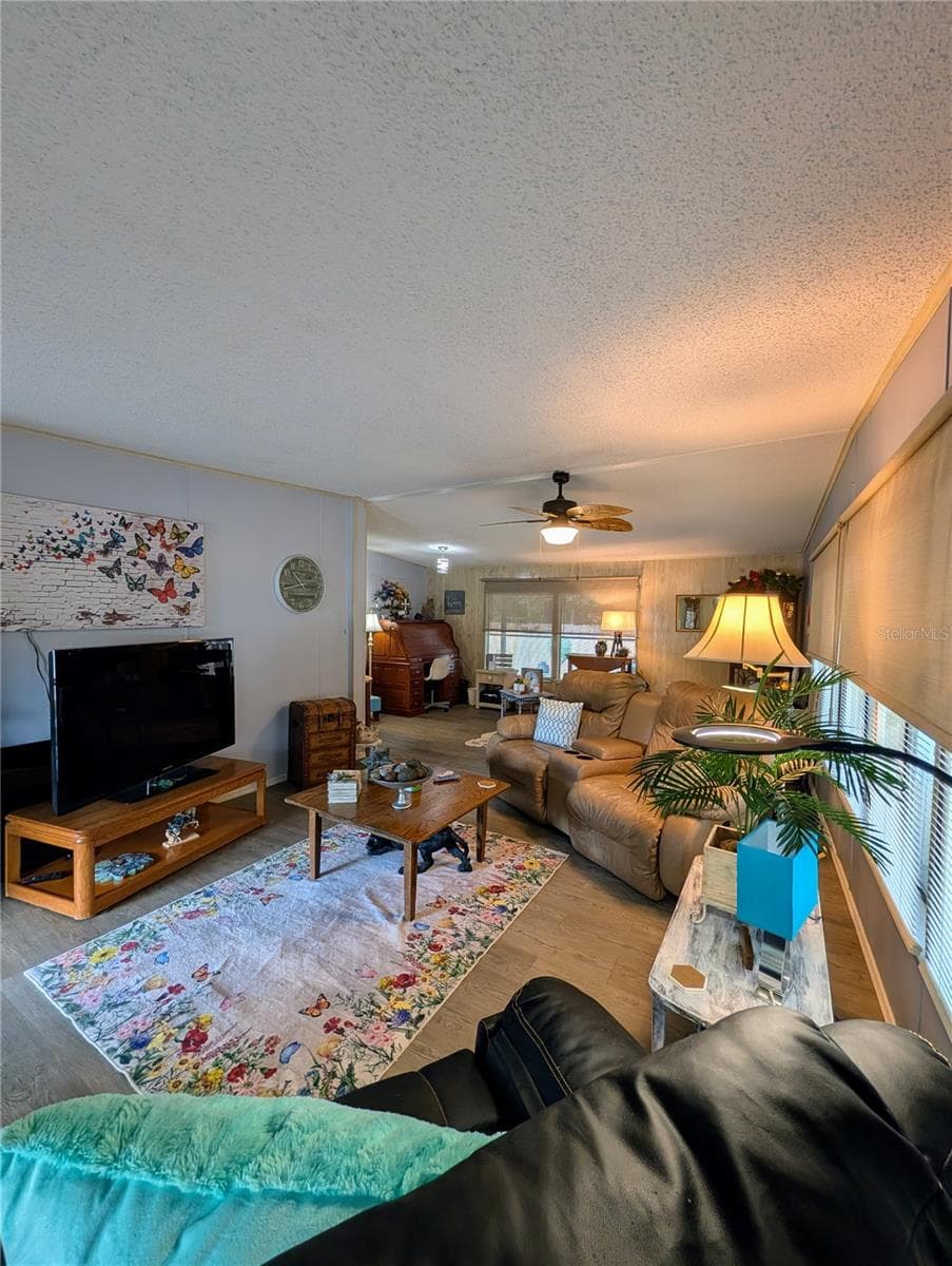 Manufactured Home at 6517 SE 110TH LN, BELLEVIEW, photo 5 of 39