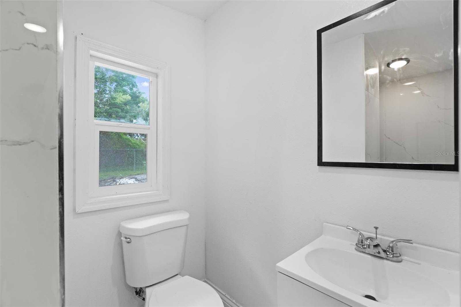 Single Family Residence at 929 ADRIAN CT, LAKELAND, photo 9 of 18