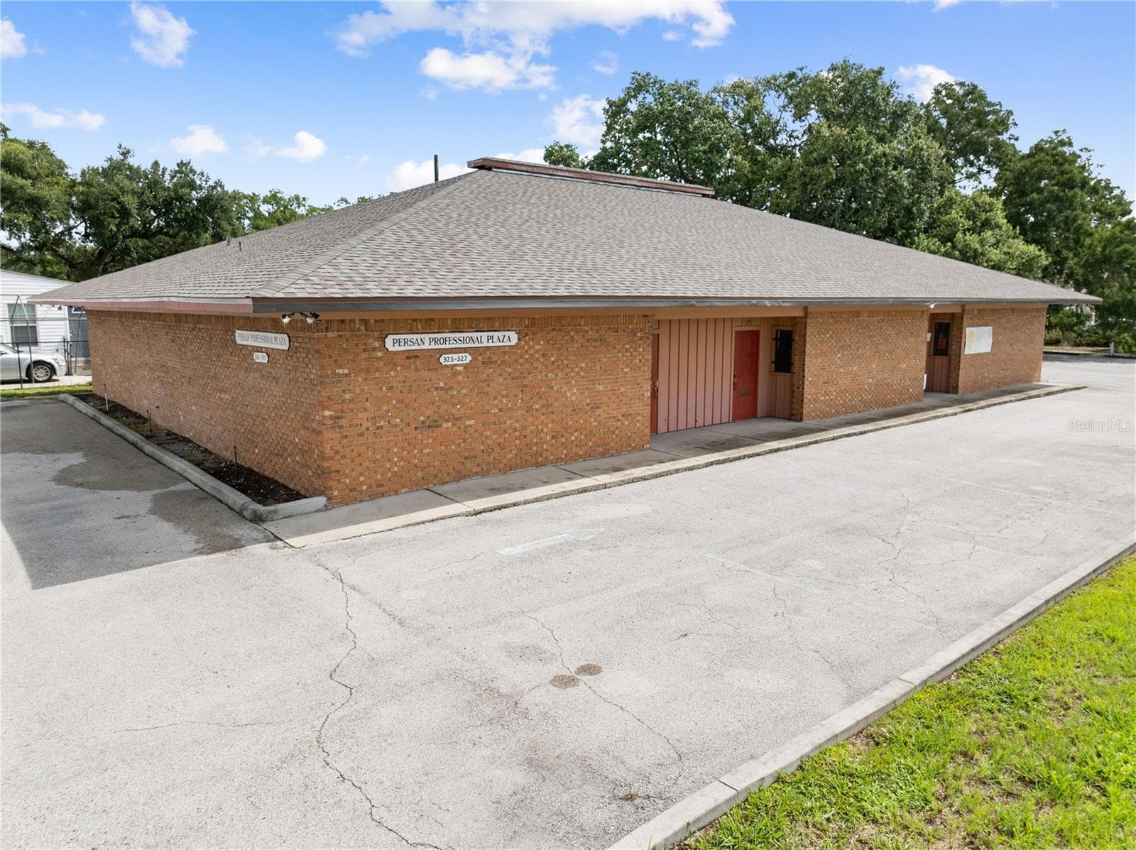 323 W CYPRESS ST