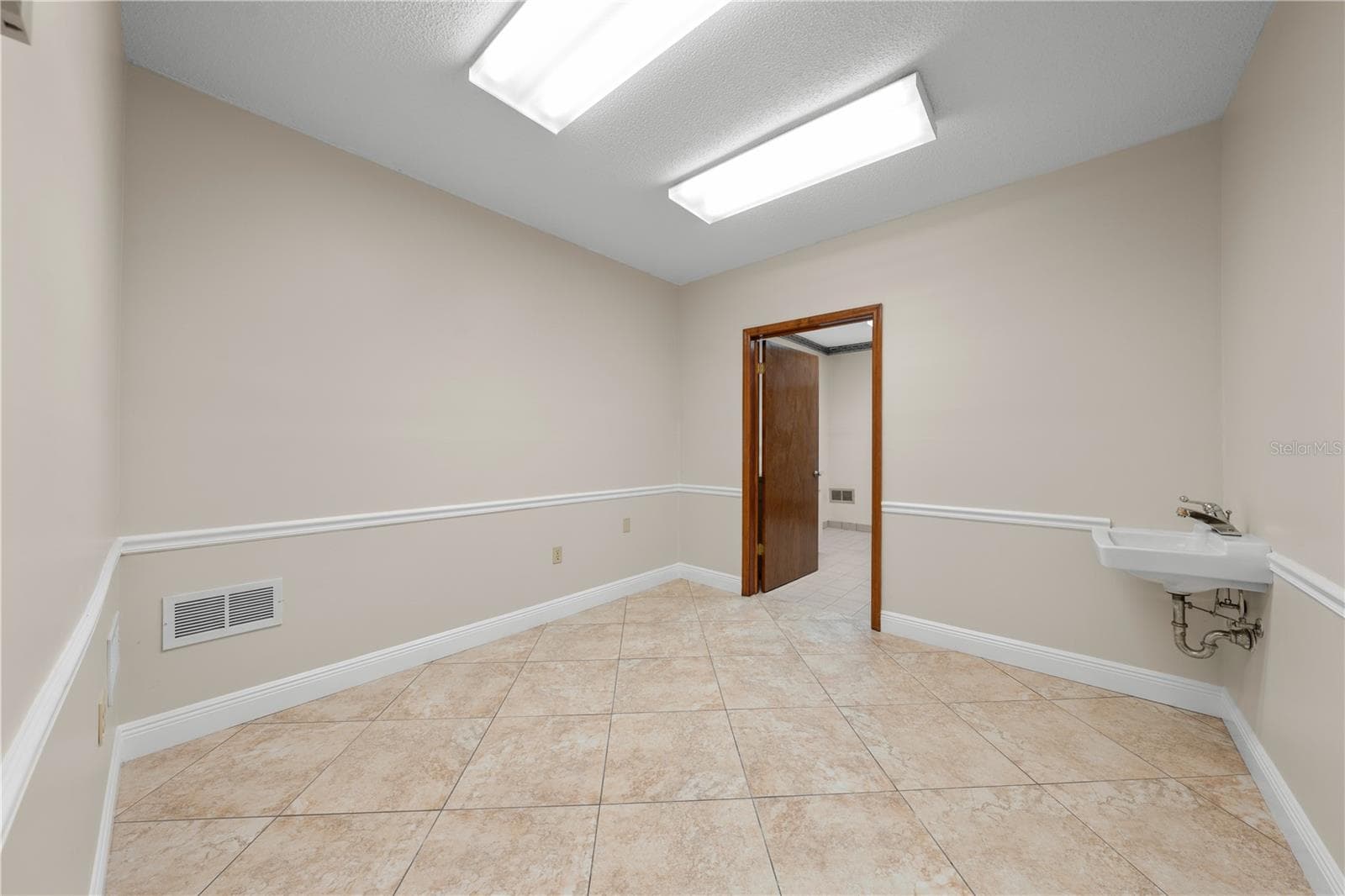 Medical Office at 323 W CYPRESS ST, KISSIMMEE, photo 57 of 83
