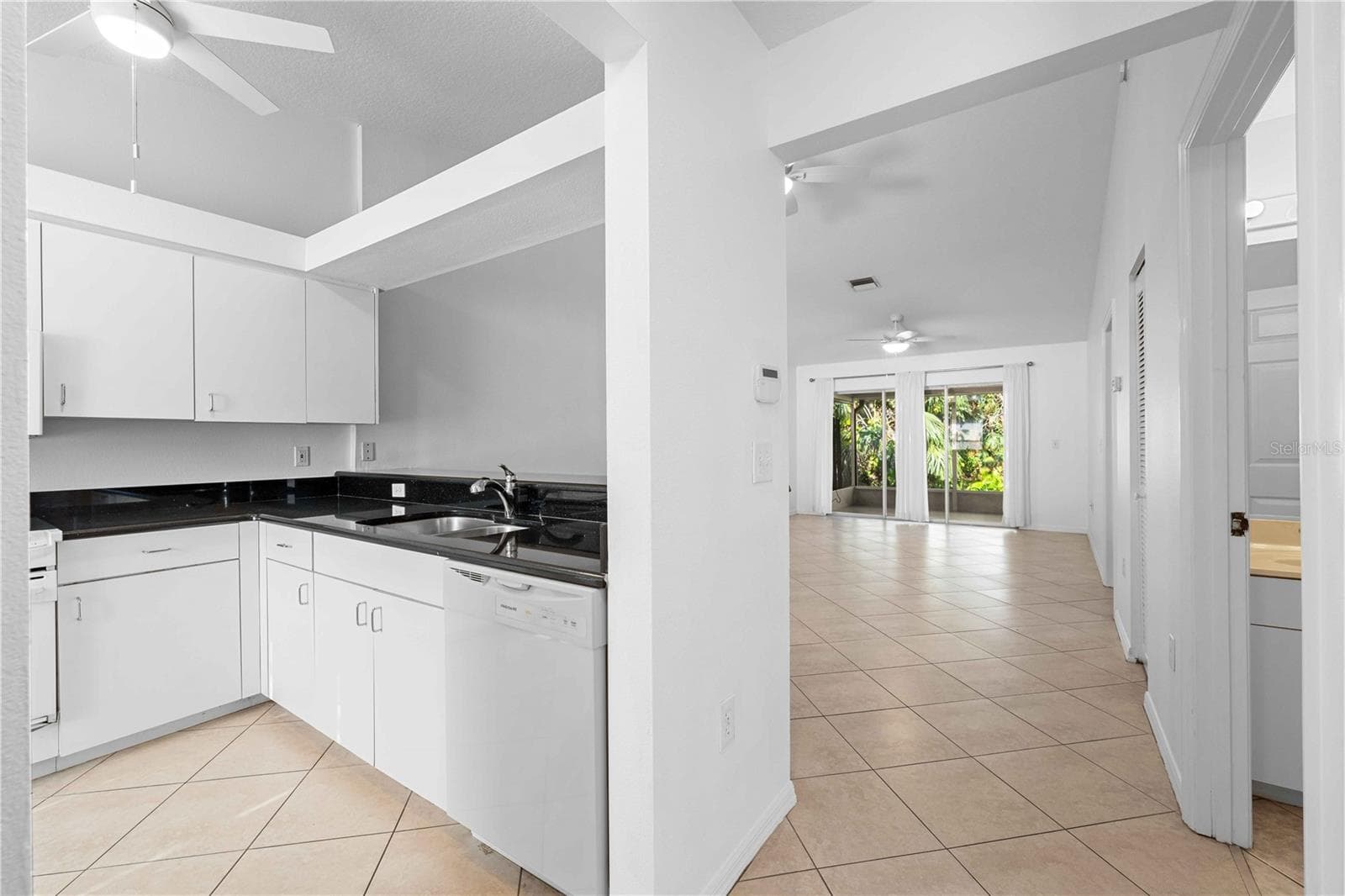 Condominium at 630 N JEFFERSON AVE #19, SARASOTA, photo 3 of 28