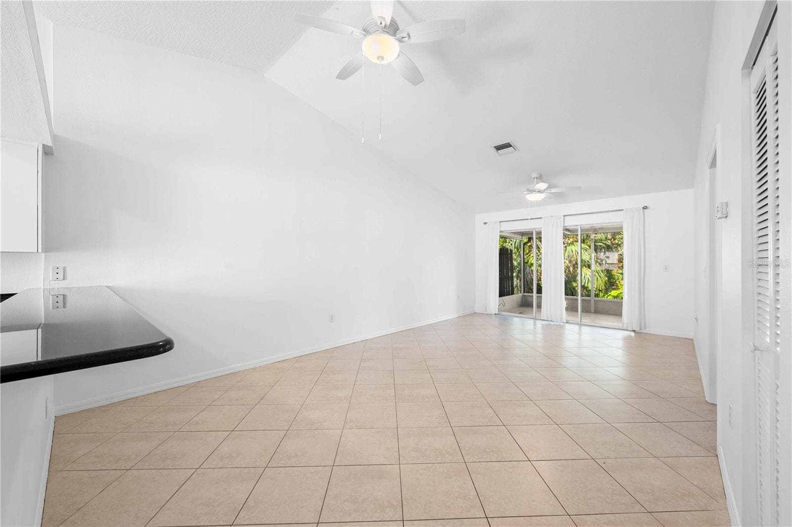 Condominium at 630 N JEFFERSON AVE #19, SARASOTA, photo 5 of 28