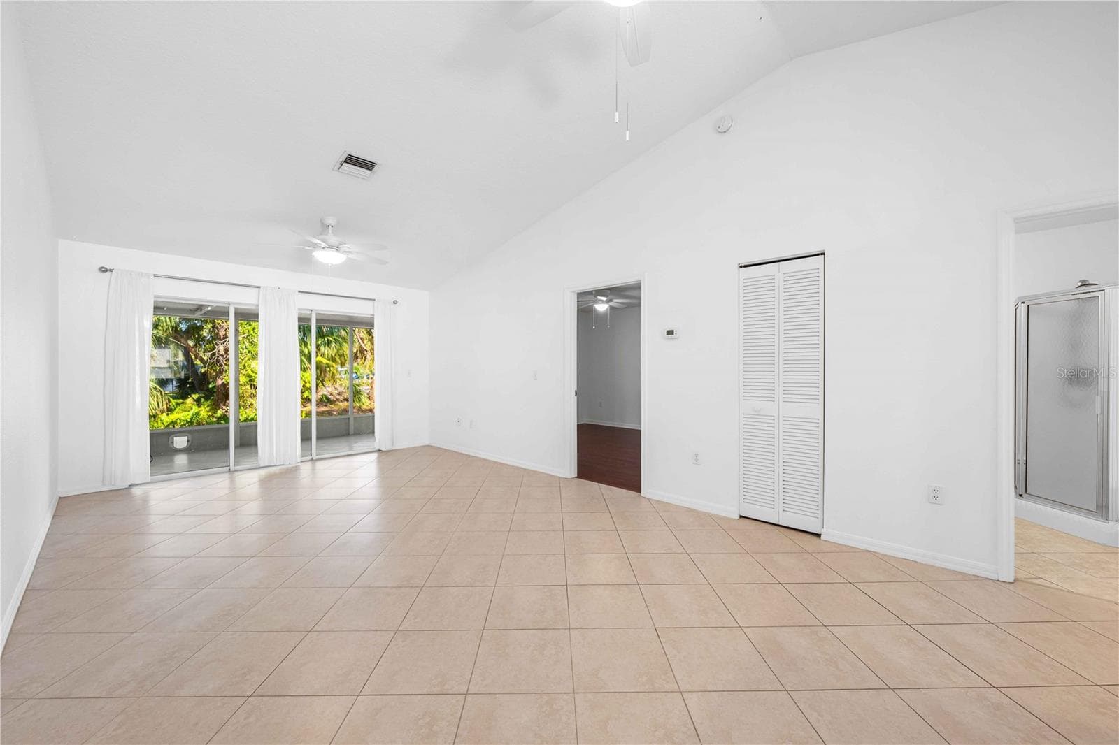 Condominium at 630 N JEFFERSON AVE #19, SARASOTA, photo 6 of 28