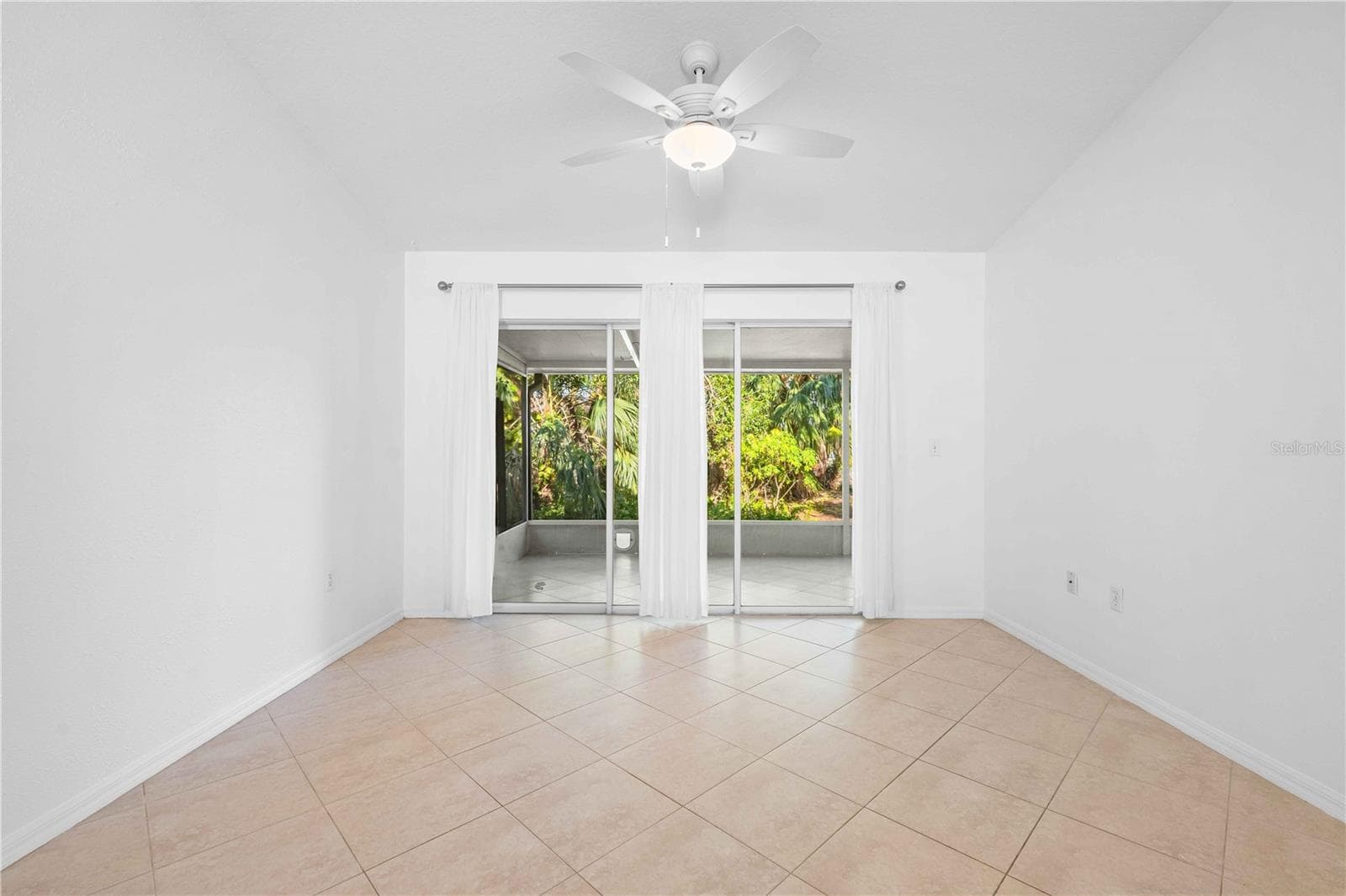 Condominium at 630 N JEFFERSON AVE #19, SARASOTA, photo 7 of 28