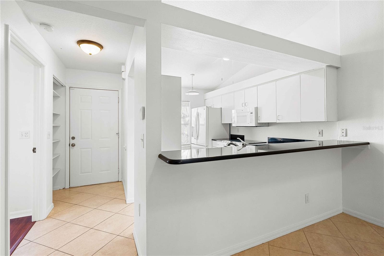 Condominium at 630 N JEFFERSON AVE #19, SARASOTA, photo 9 of 28