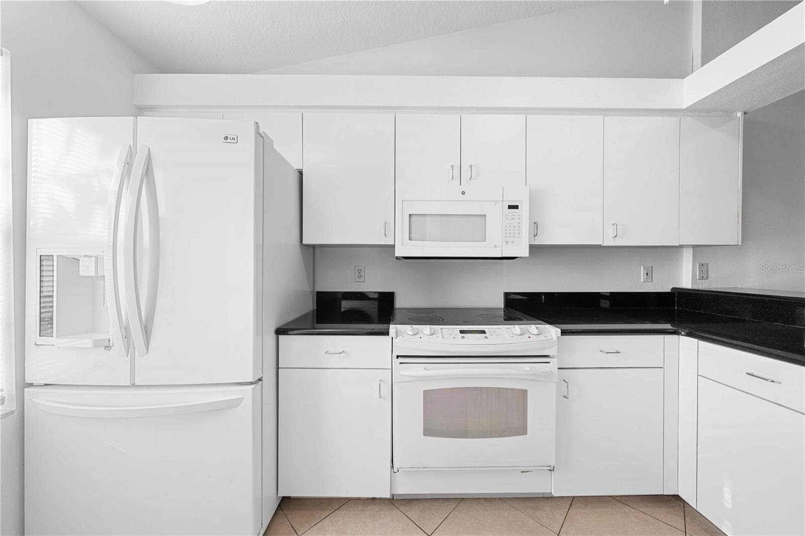 Condominium at 630 N JEFFERSON AVE #19, SARASOTA, photo 14 of 28