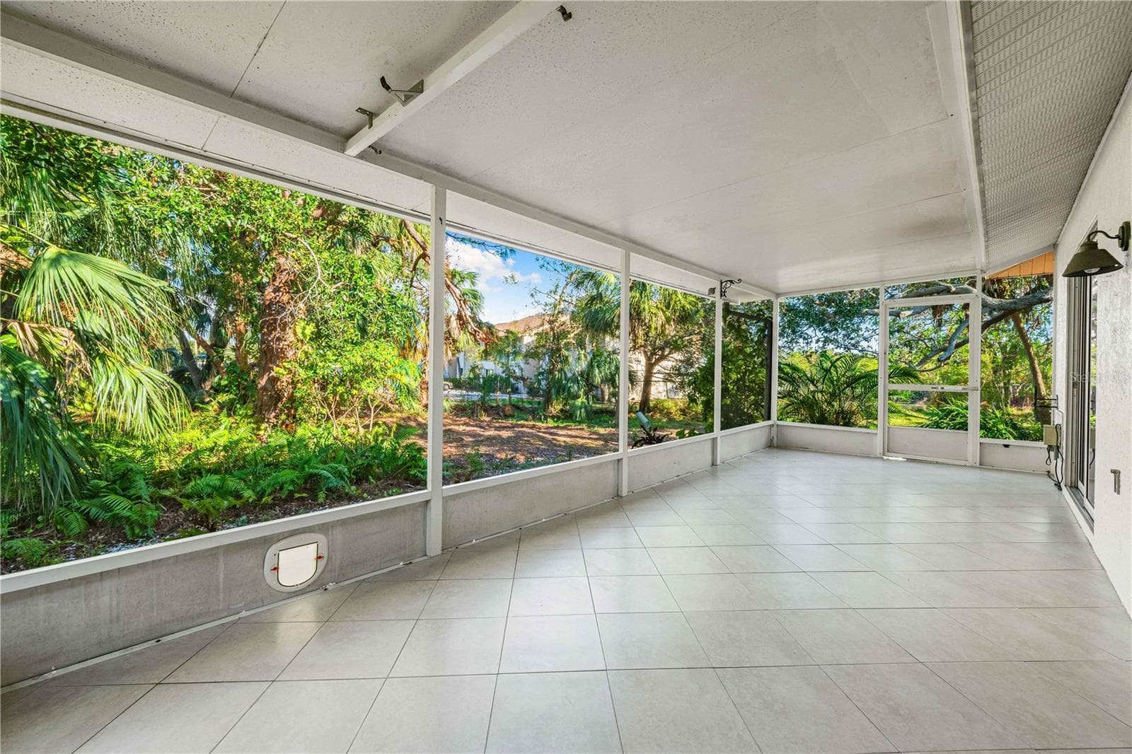 Condominium at 630 N JEFFERSON AVE #19, SARASOTA, photo 22 of 28