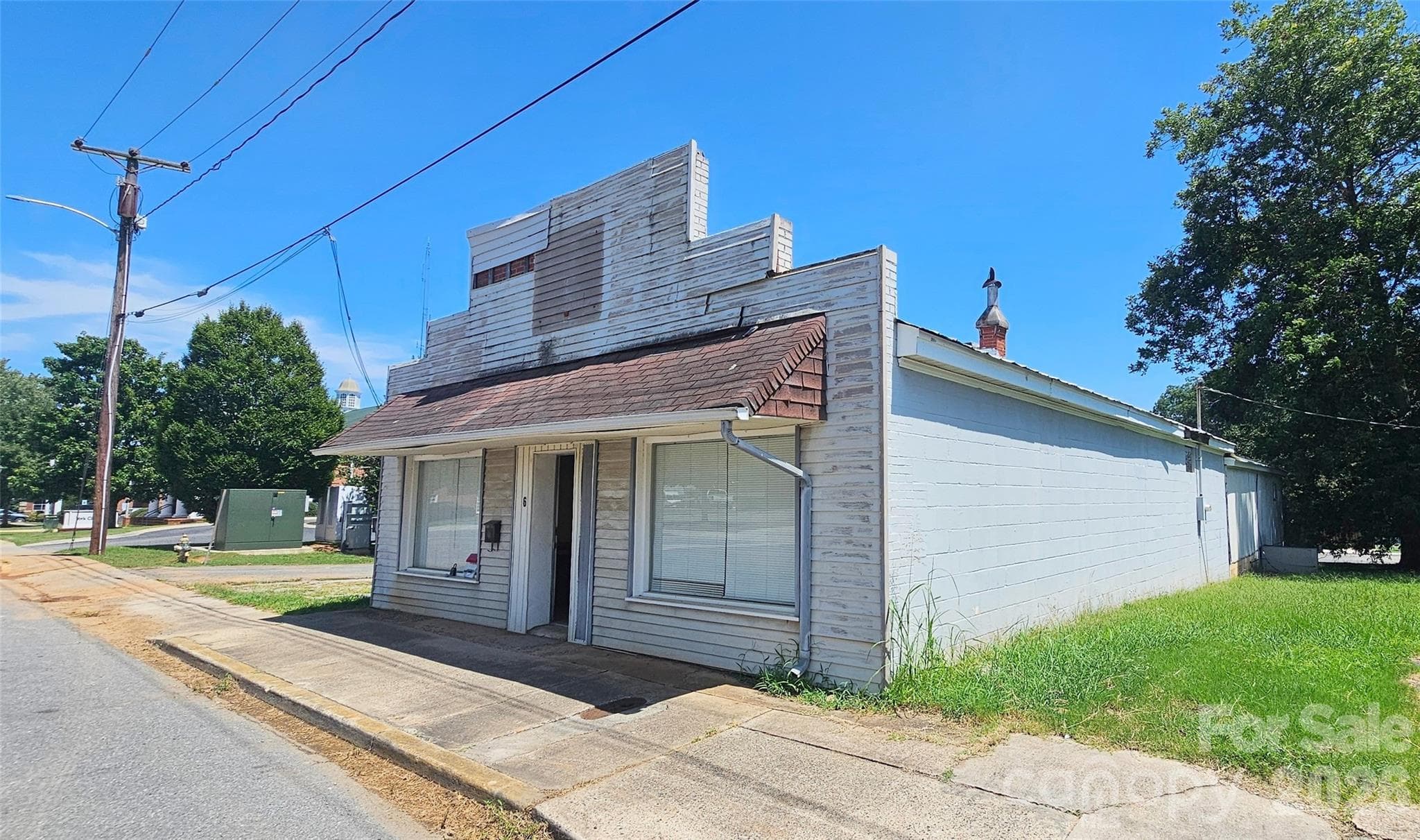 6 Roosevelt Street N