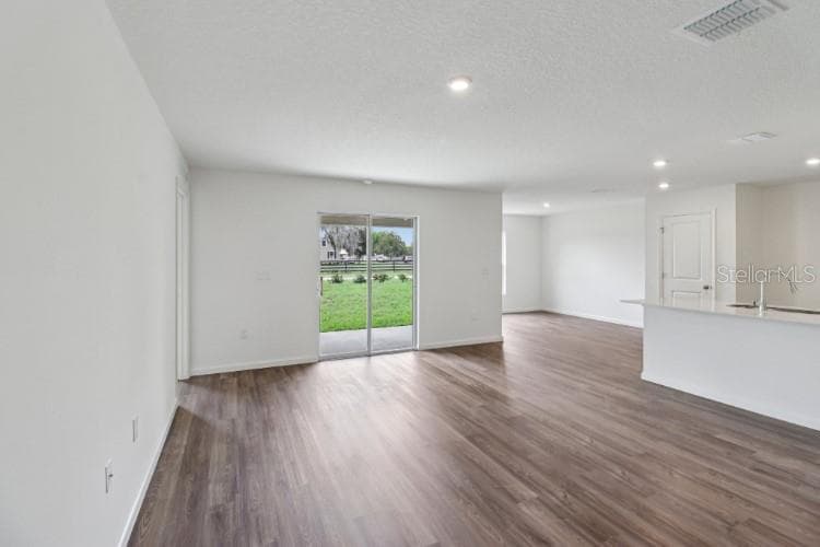 Single Family Residence at 3501 DAHLIA DR, LAKE HAMILTON, photo 9 of 26