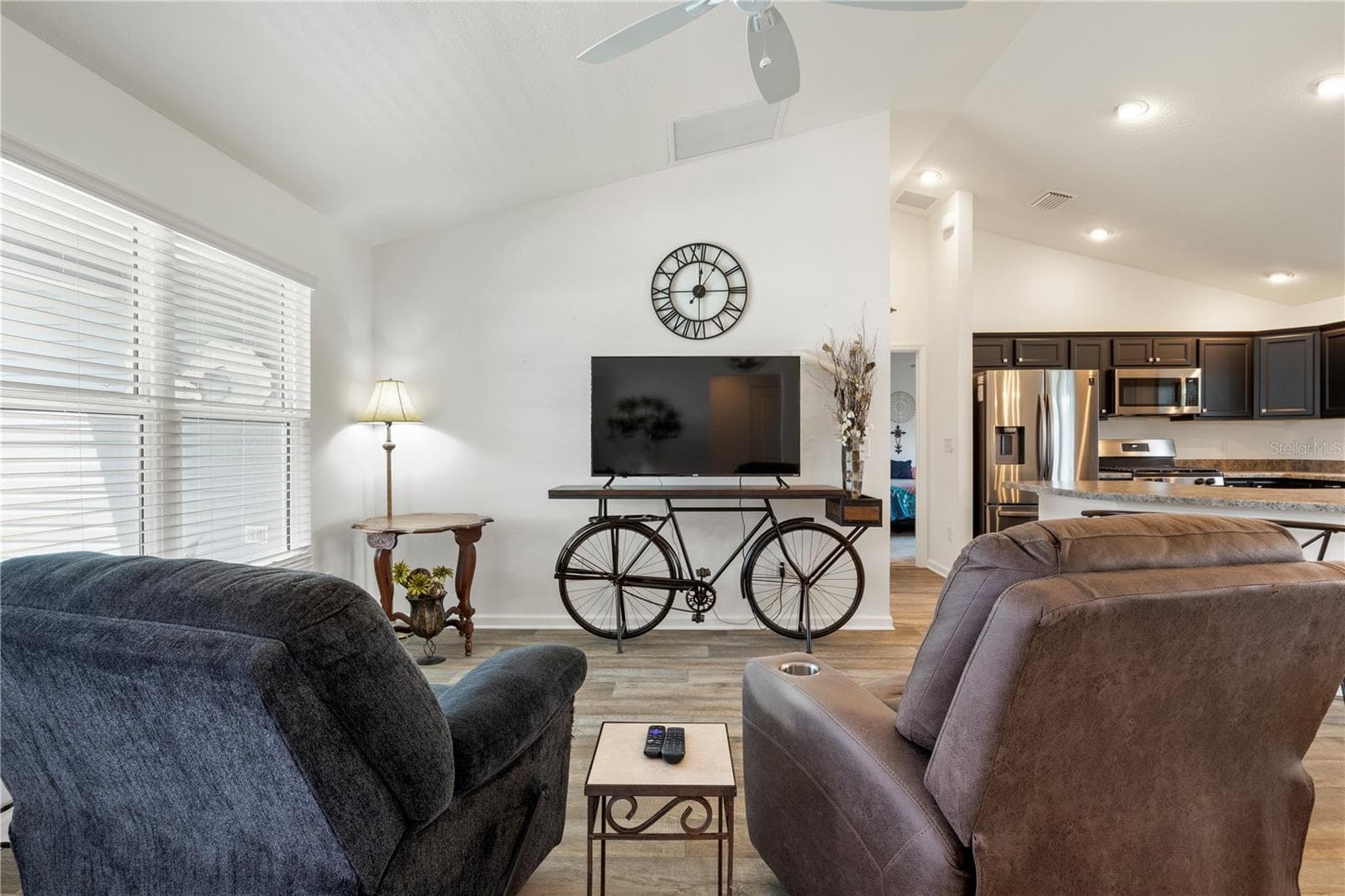 Family Room - 301 KLAMUT CT, THE VILLAGES