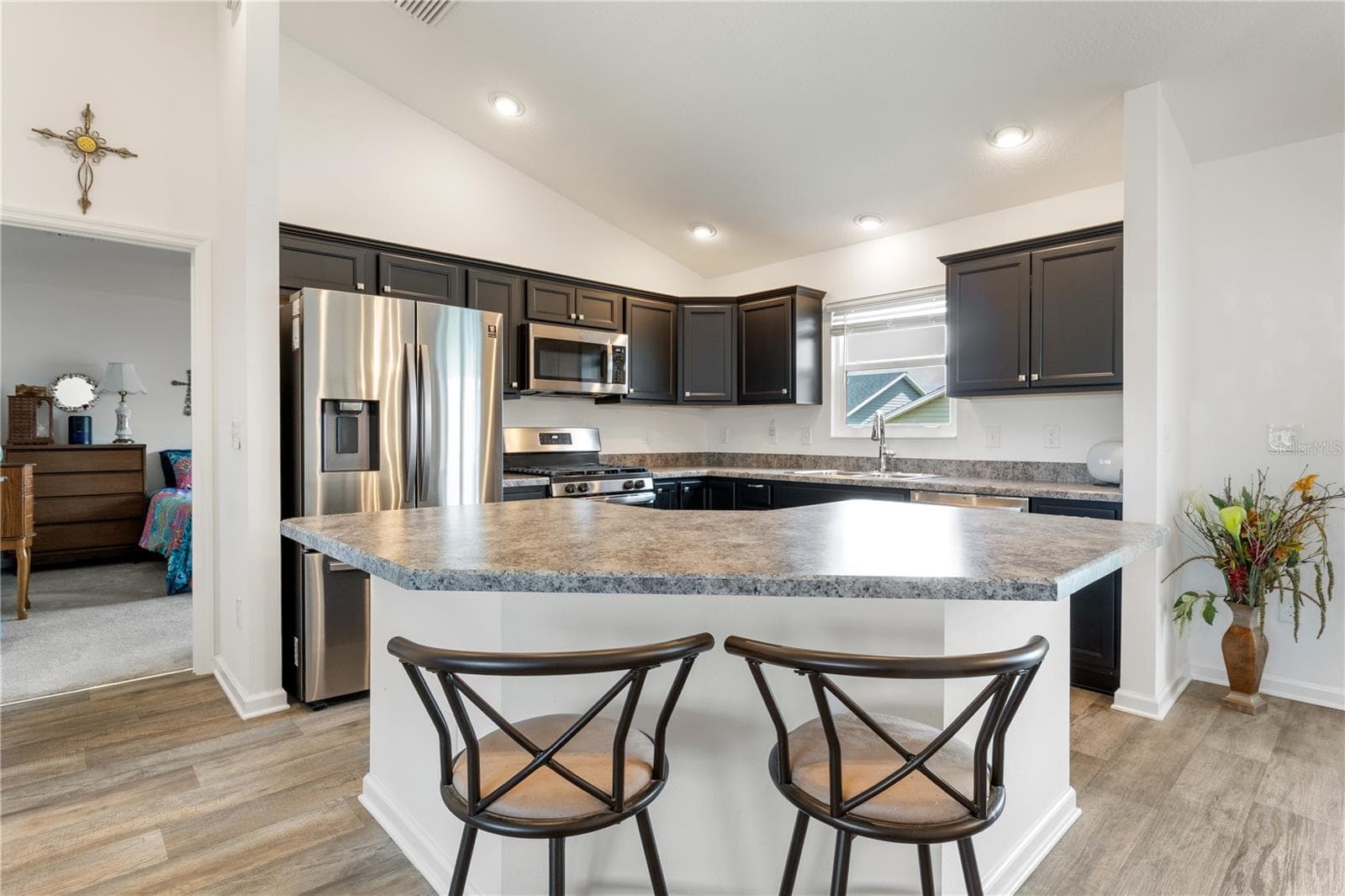 Kitchen - 301 KLAMUT CT, THE VILLAGES
