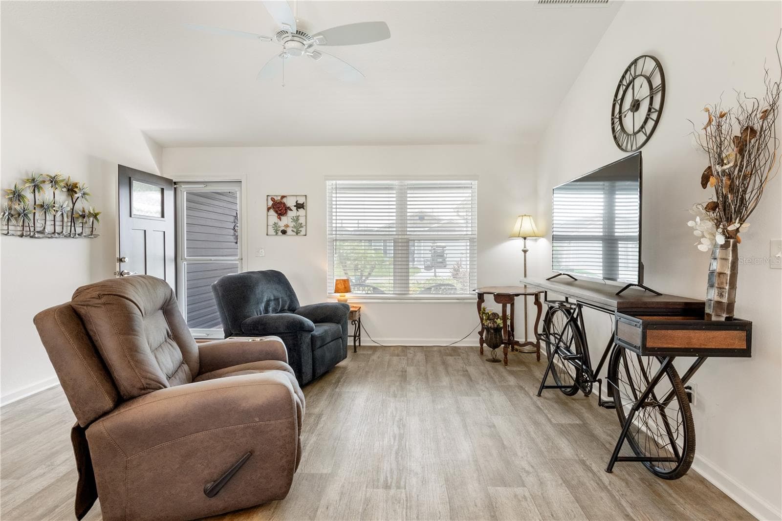 Family Room - 301 KLAMUT CT, THE VILLAGES