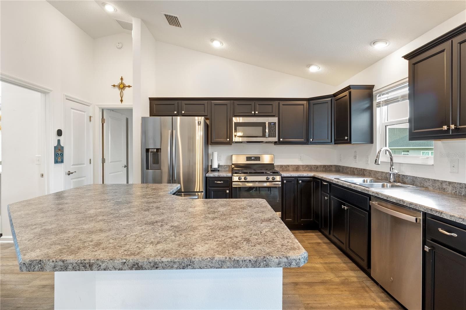 Kitchen - 301 KLAMUT CT, THE VILLAGES