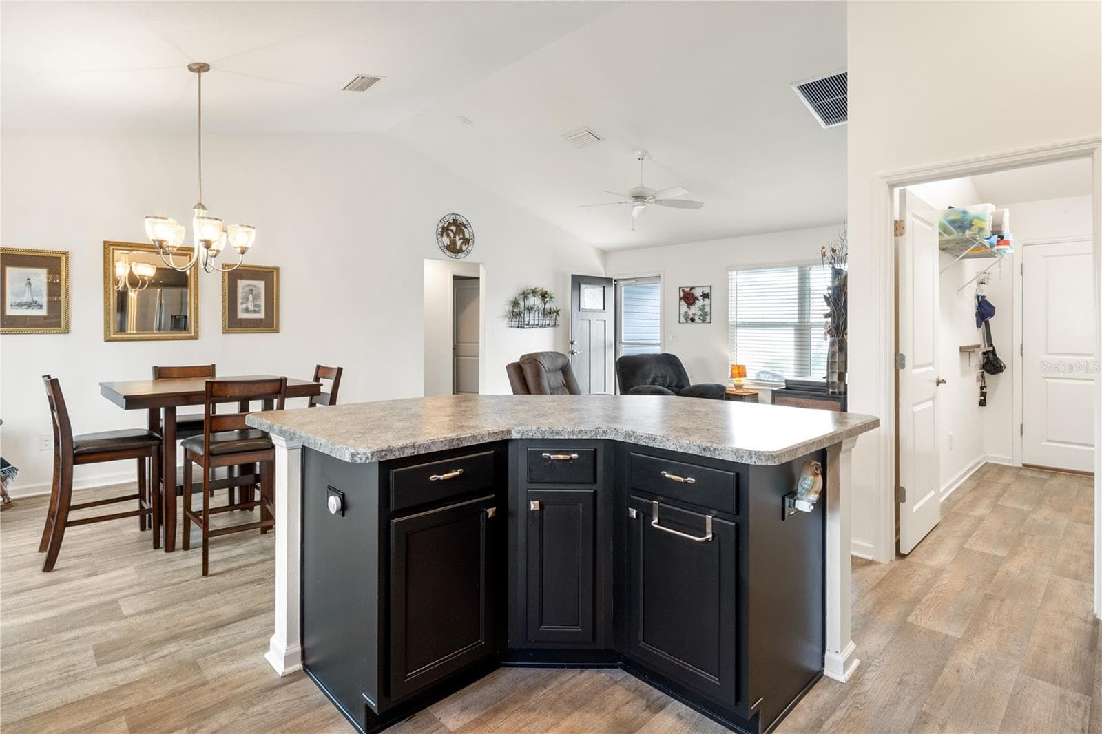 Kitchen - 301 KLAMUT CT, THE VILLAGES