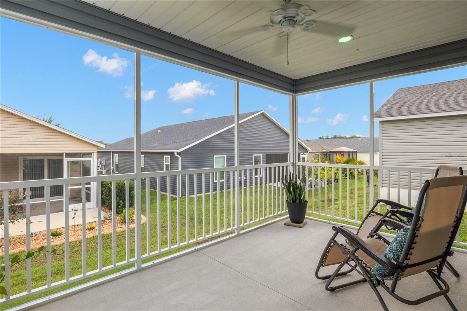 Elevated Back Porch - 301 KLAMUT CT, THE VILLAGES