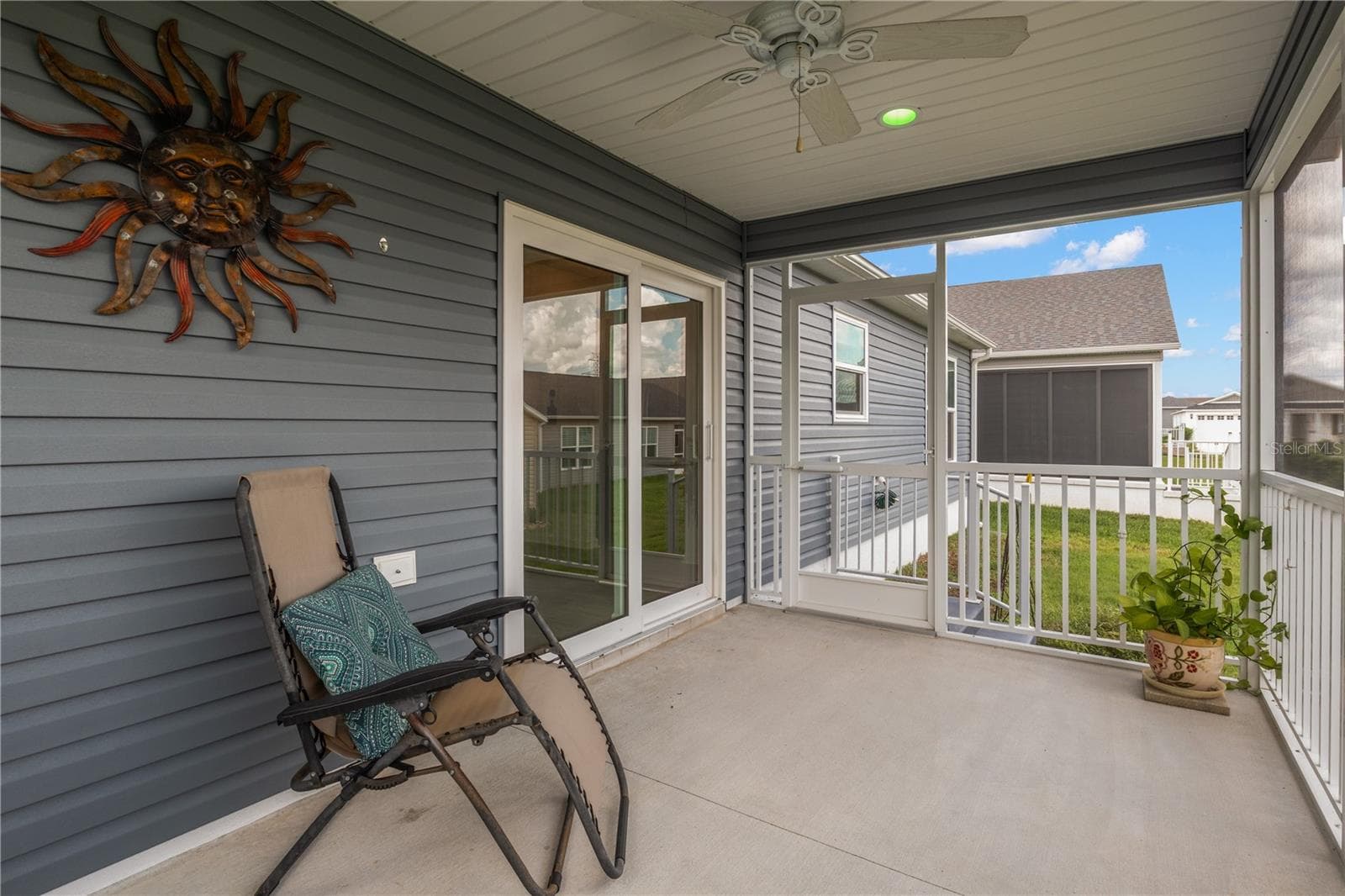 Covered/Screened Back Porch - 301 KLAMUT CT, THE VILLAGES