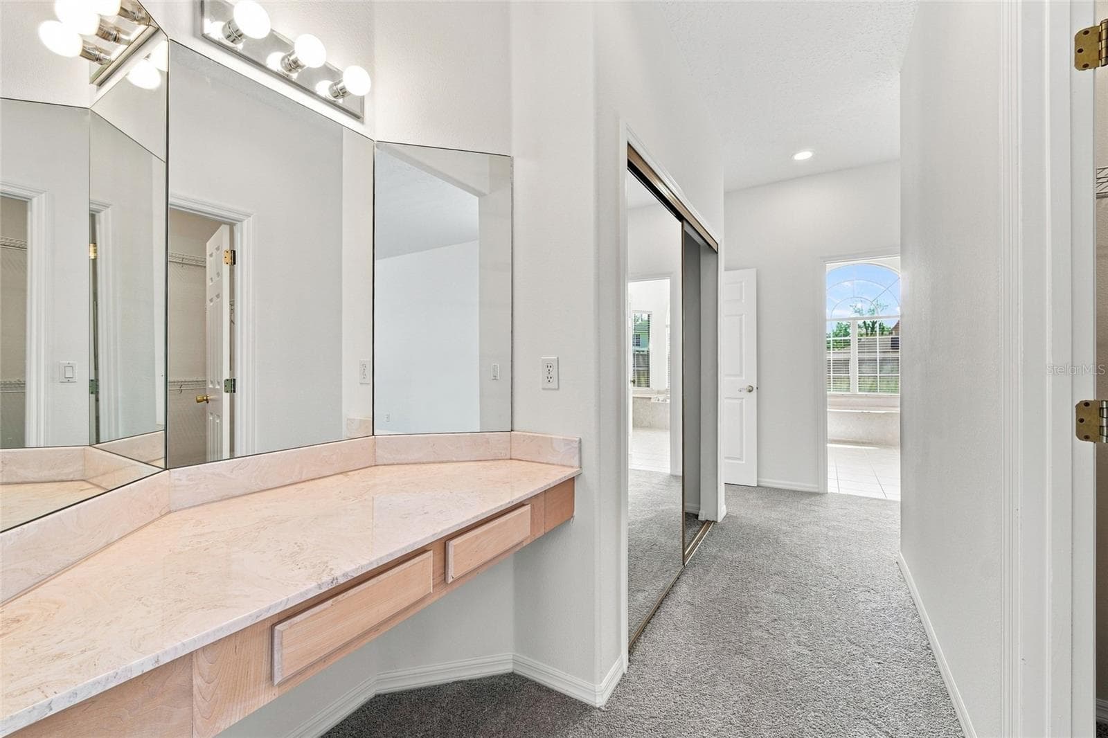 Master Bedroom Vanity/Closet - 10008 CANOPY TREE CT, ORLANDO