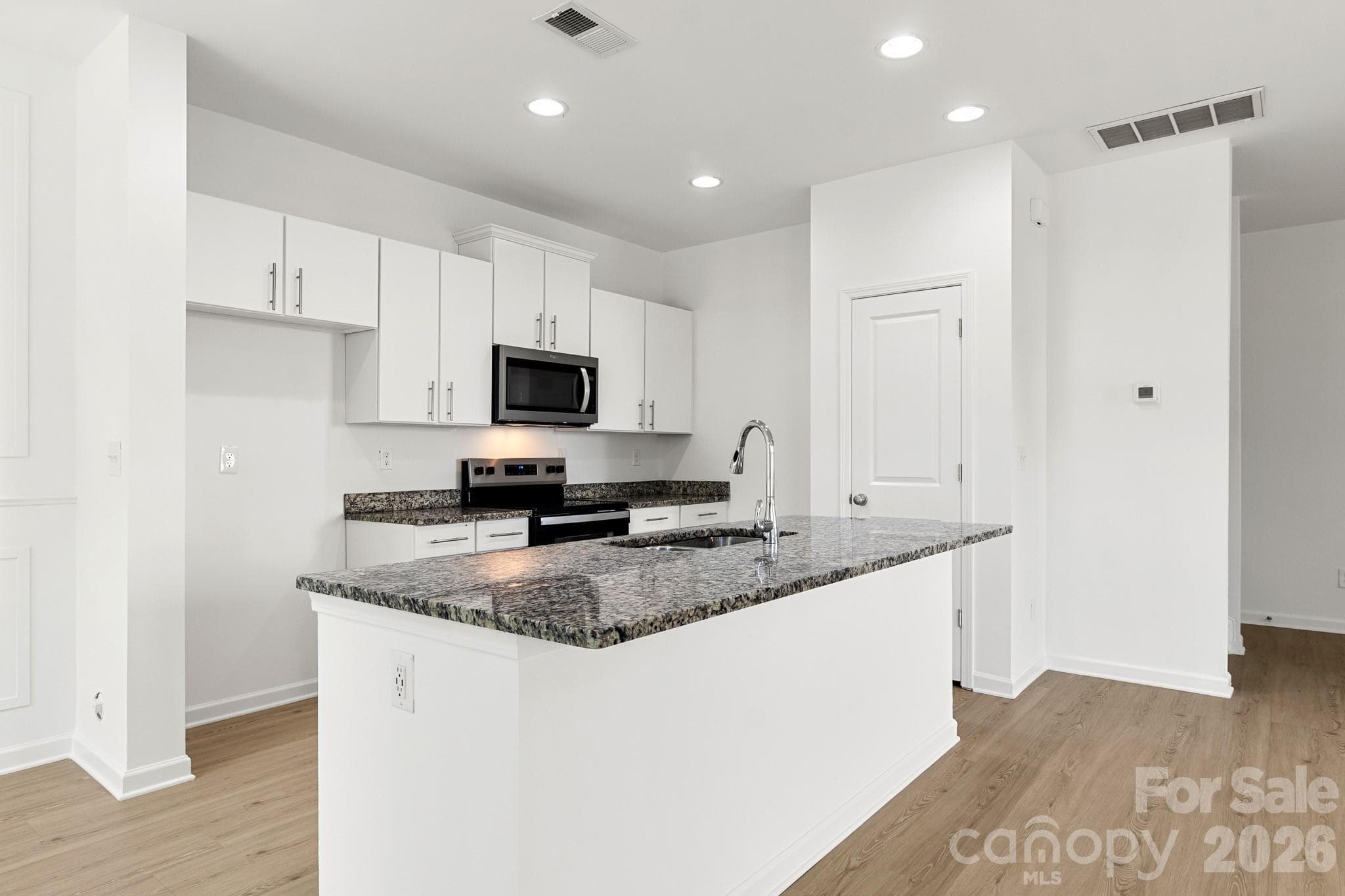 Townhouse at 214 Overstone Court, Fort Mill, photo 9 of 36