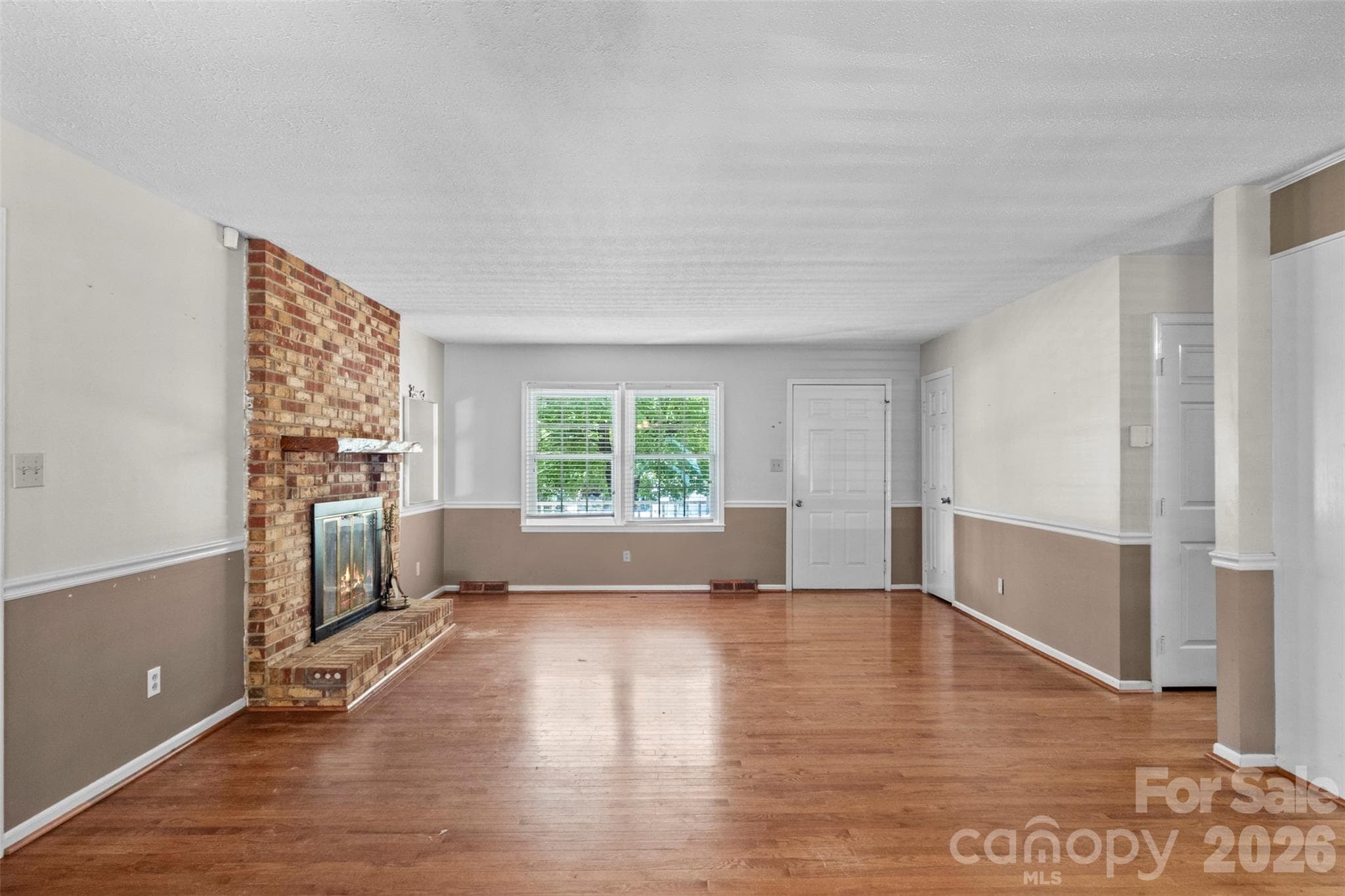 Single Family Residence at 320 Amhurst Drive, Kings Mountain, photo 5 of 24