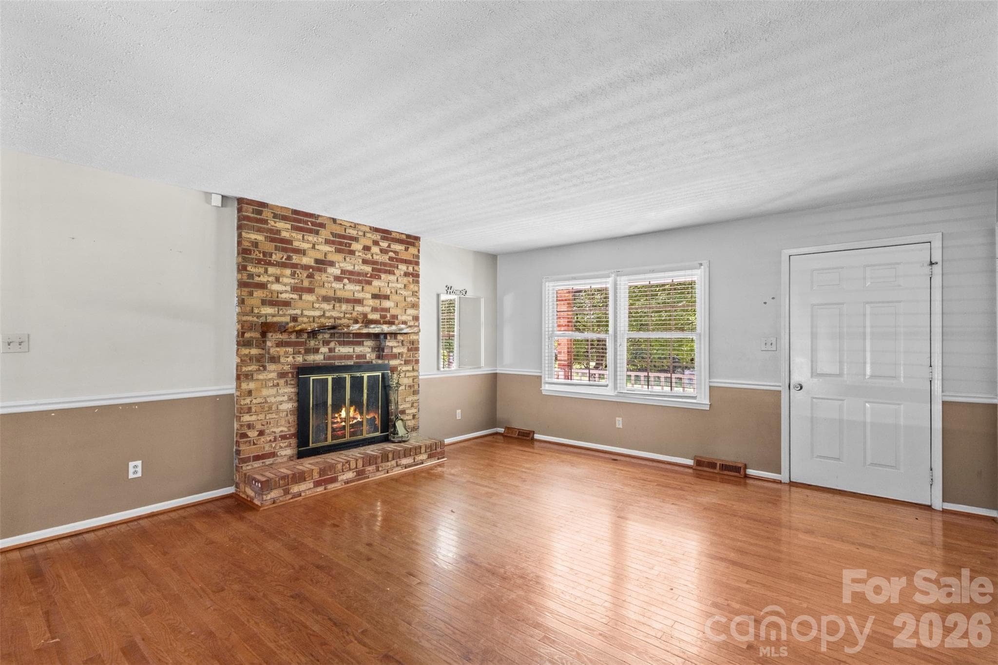 Single Family Residence at 320 Amhurst Drive, Kings Mountain, photo 6 of 24