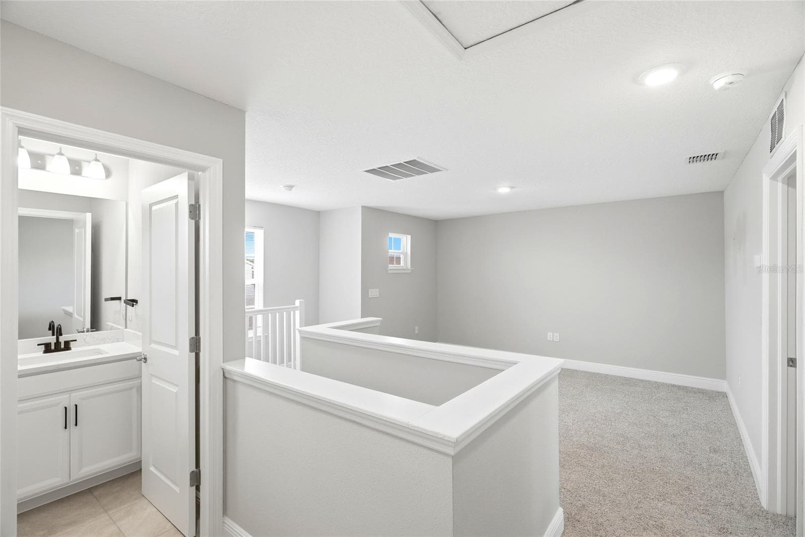 Second floor full bathroom with Tub and shower - 5282 NEIL DR, ST PETERSBURG